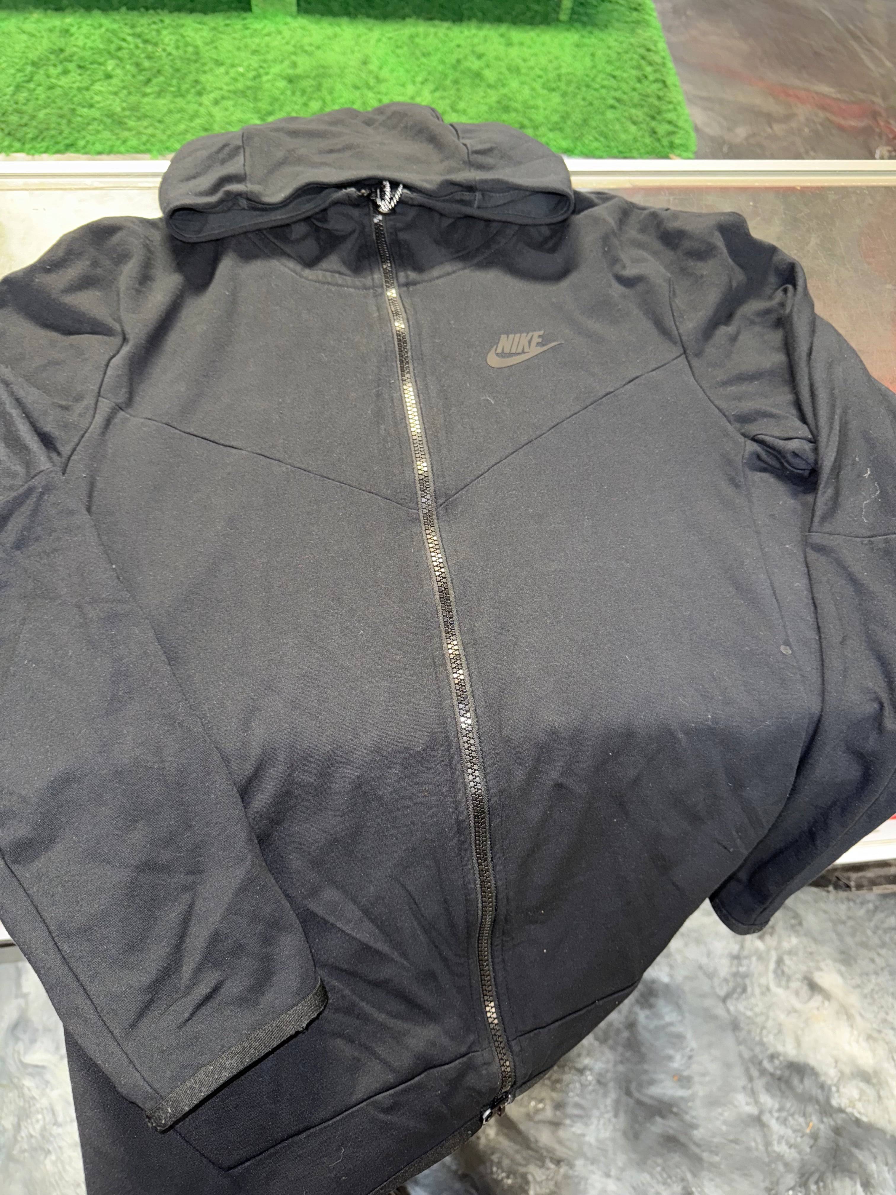 Small Nike Tech Black