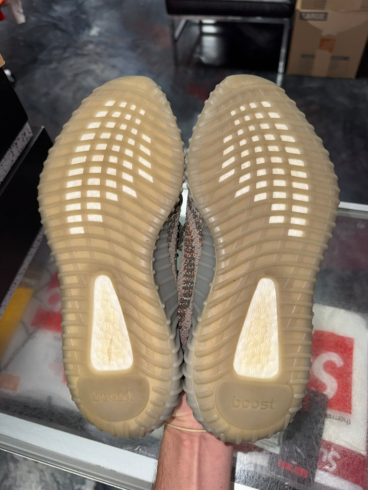 Adidas Yeezy Boost 350 V2 Beluga Reflective sneaker, pre-owned, size 8.5 – view 7