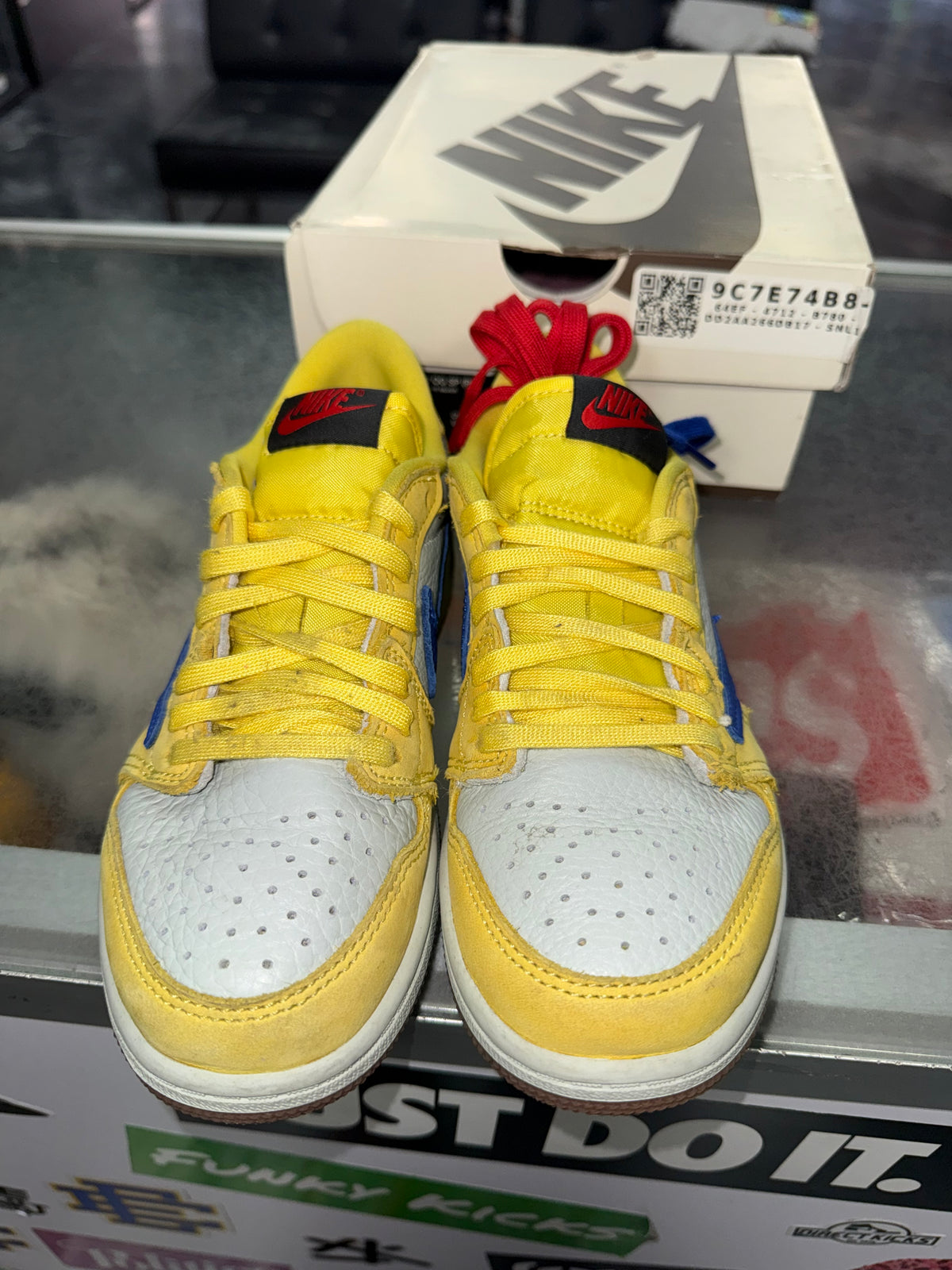 Air Jordan 1 Low Travis Scott Canary PS sneaker, pre-owned, size 1.5Y – view 3