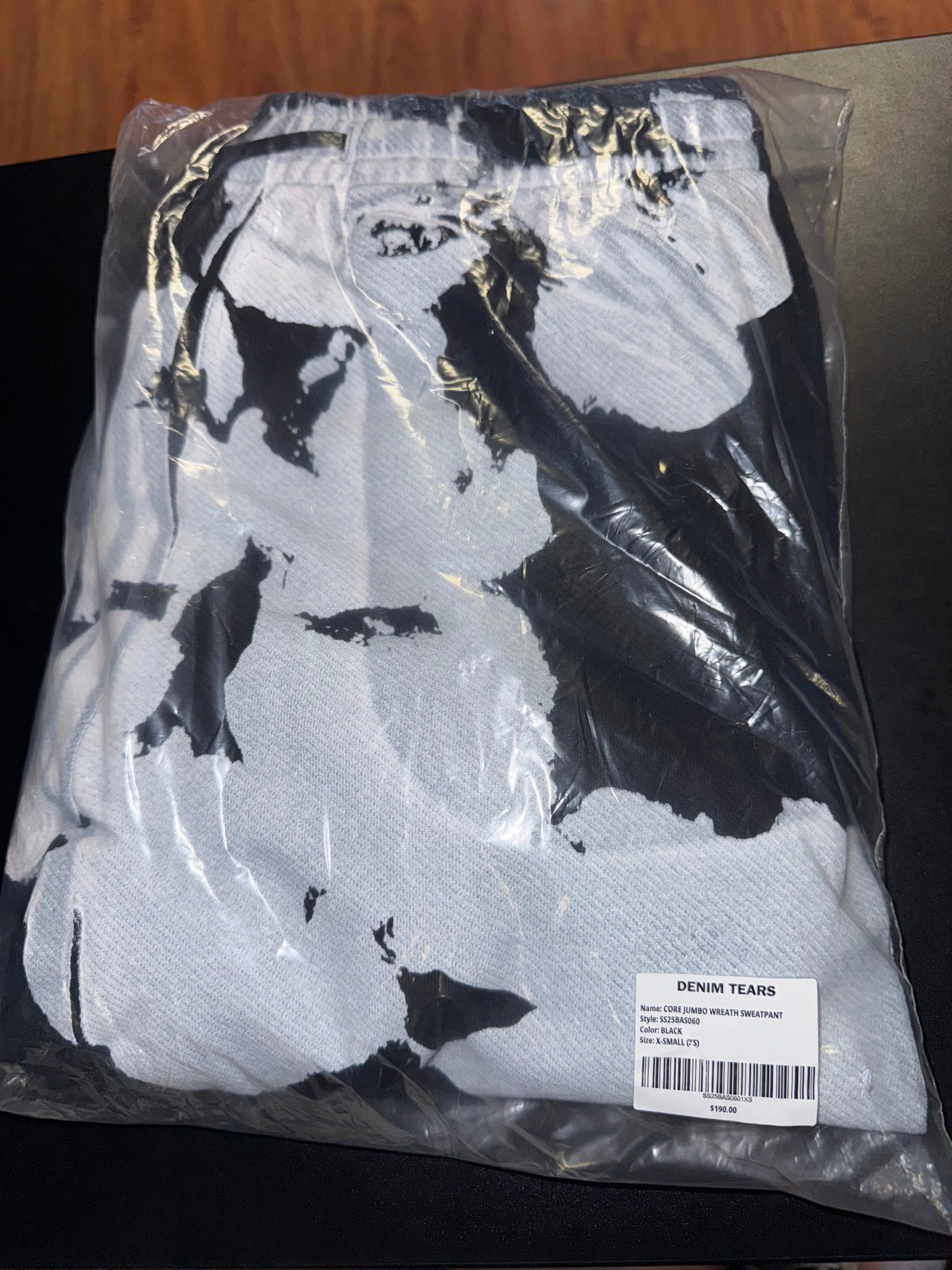 Size XS (Fits S) Denim Tears Big Wreath Sweatpants “Black” Brand New