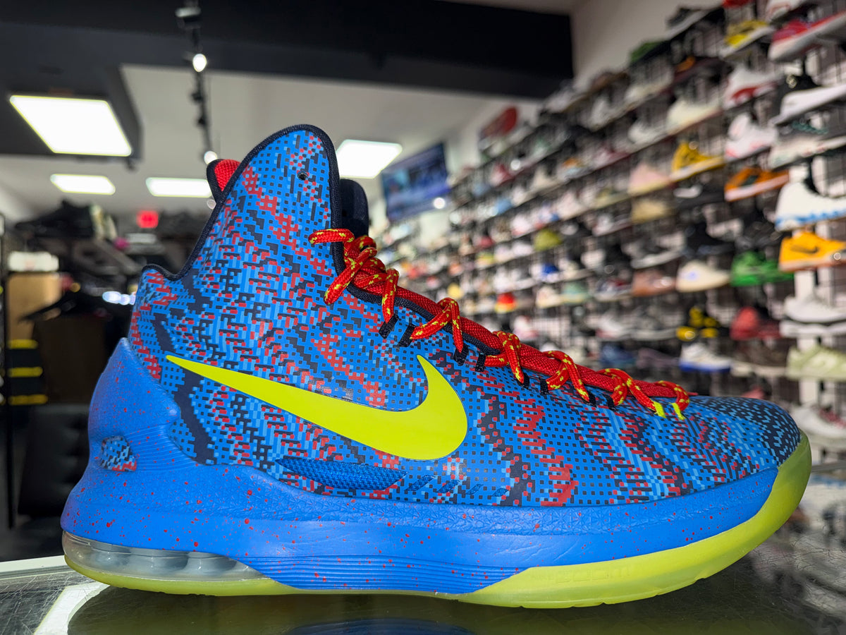 Nike KD 5 Christmas sneaker, pre-owned, size 11.5