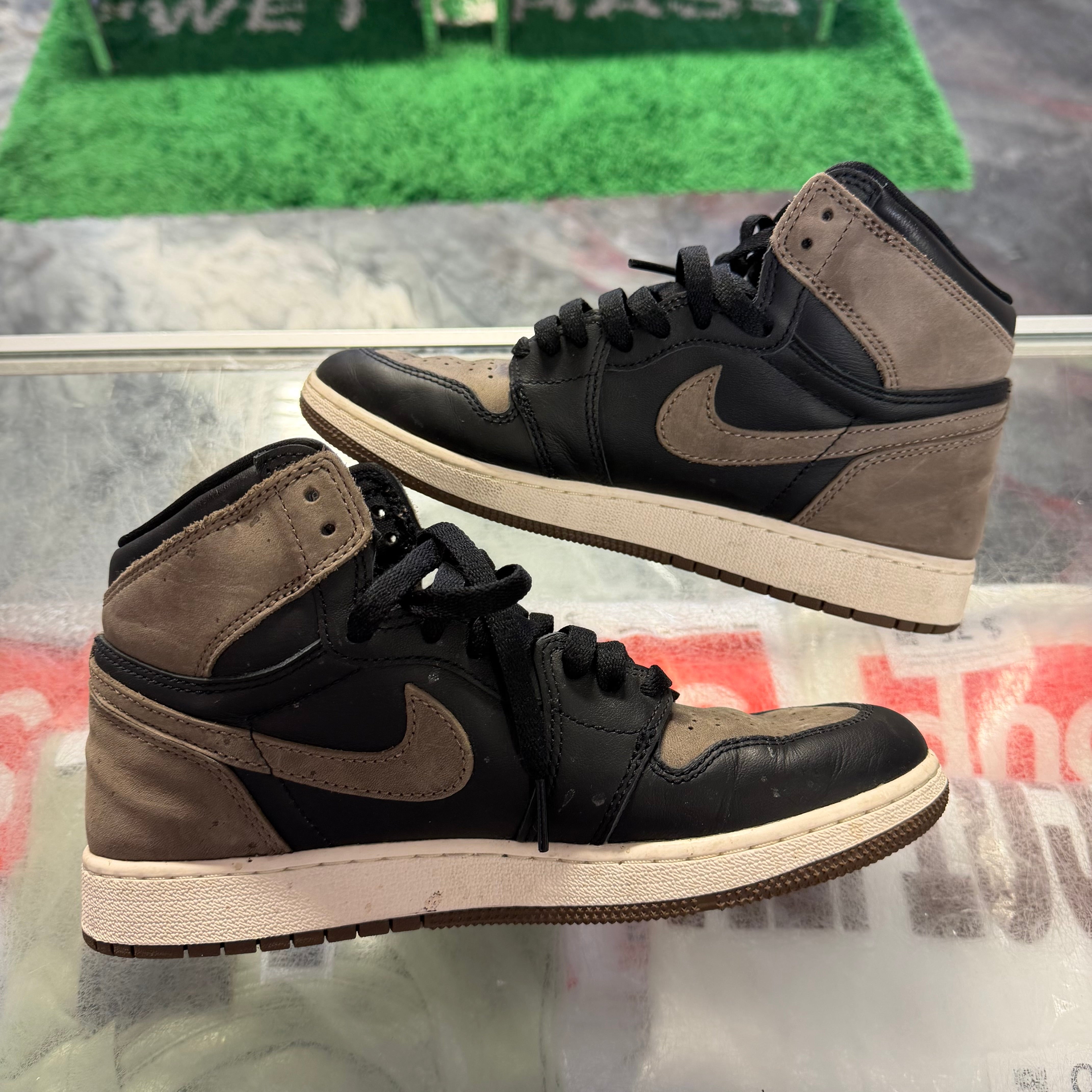 Size 7y Air Jordan 1 "Palomino" - NB