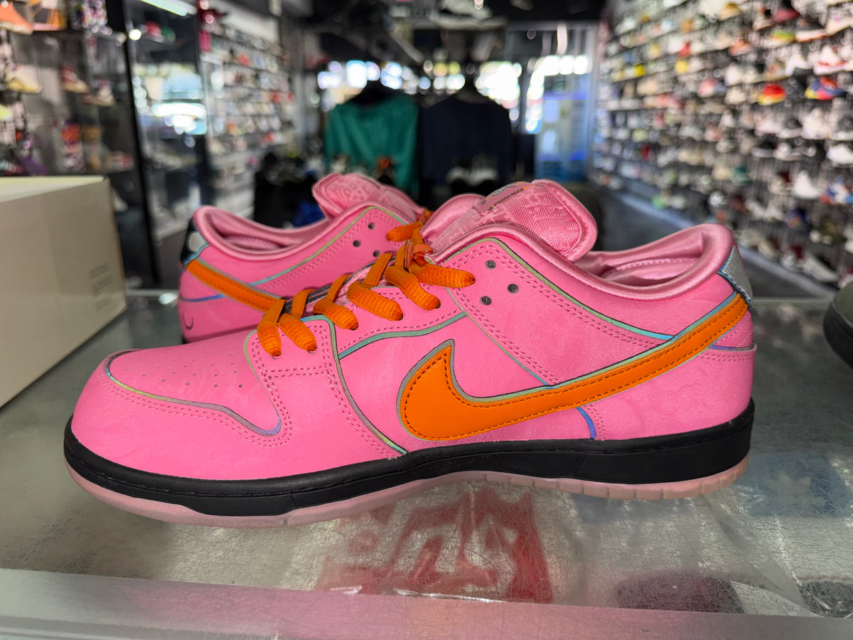Nike Dunk Low SB The Powerpuff Girls Blossom sneaker, pre-owned, size 12 – view 4