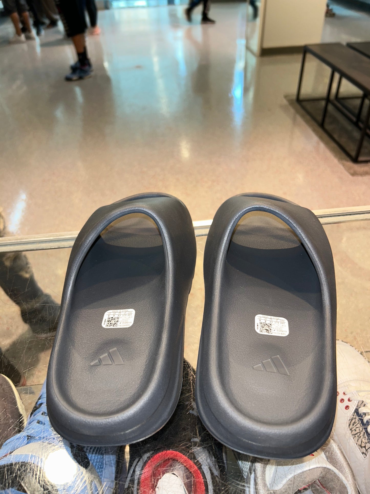 Size 9 Adidas Yeezy Slide “Slate Grey” Brand New (Mall)