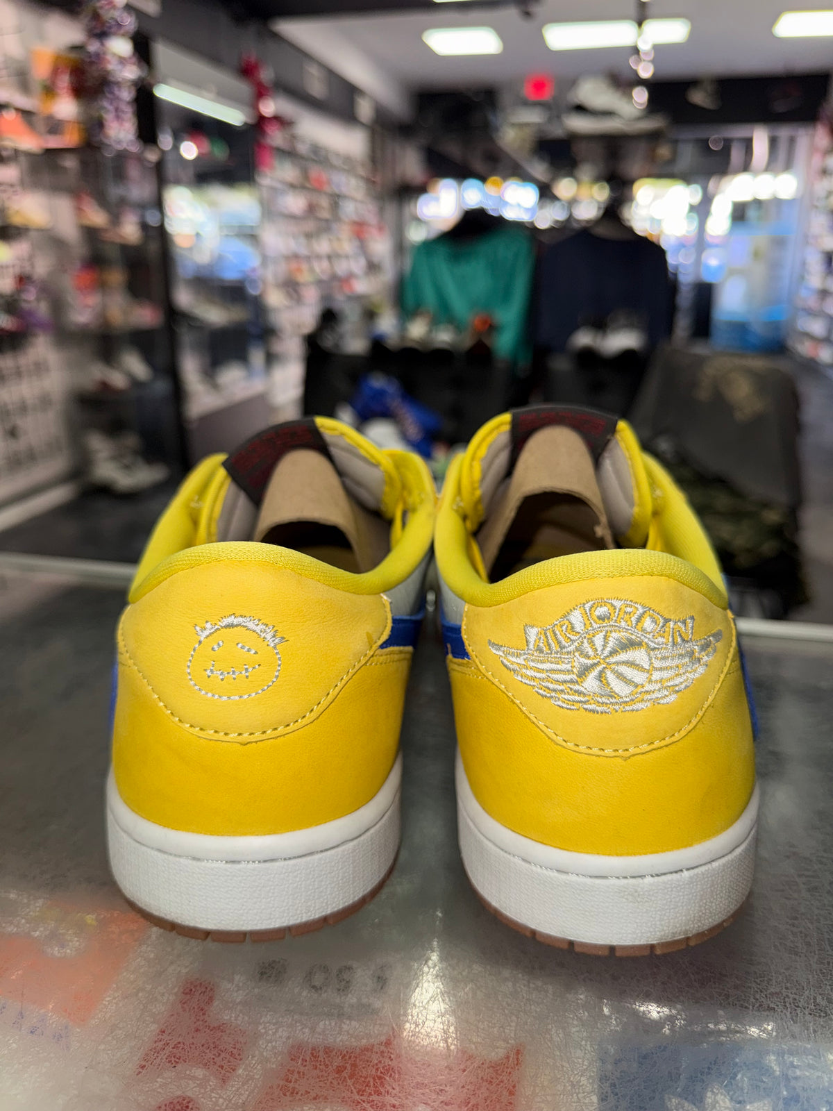 Air Jordan 1 Low Travis Scott Canary sneaker, pre-owned, size 11.5 (13W) – view 6