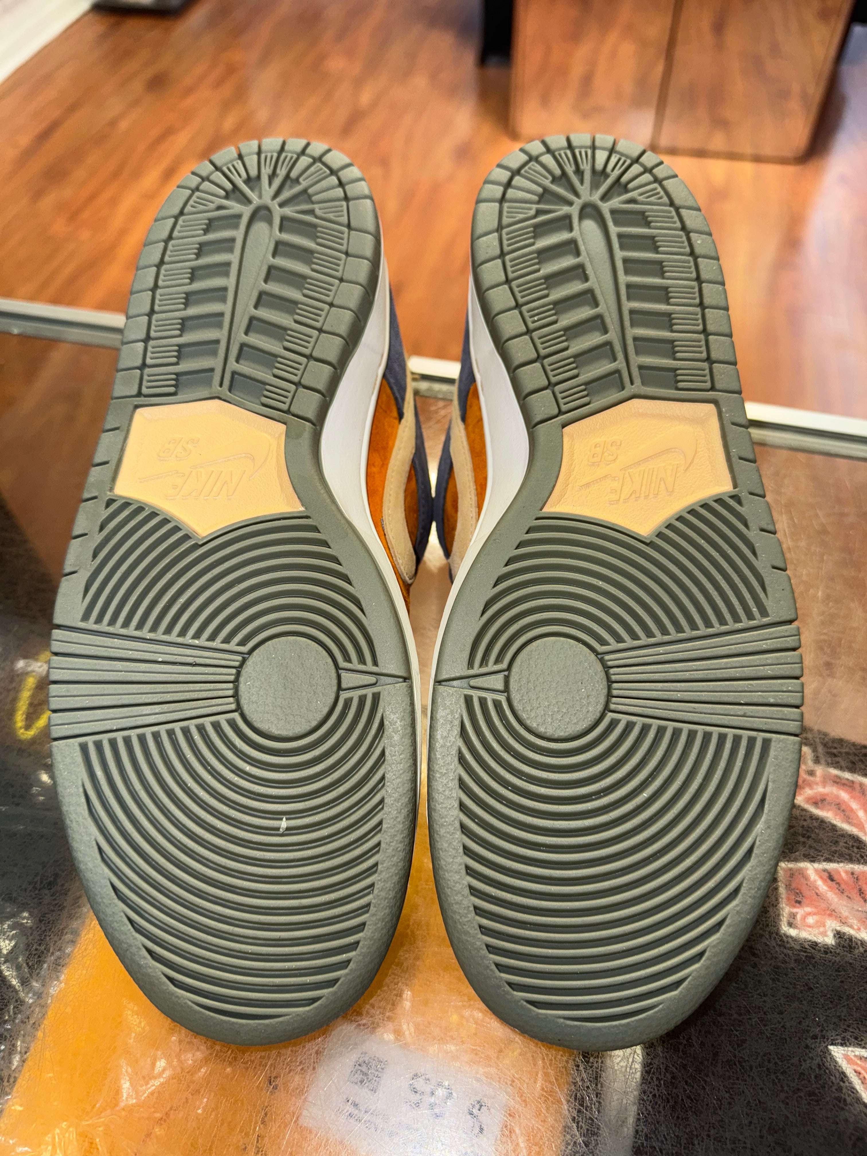 Size 9 Dunk Low SB "Light Carbon Monarch" Brand New