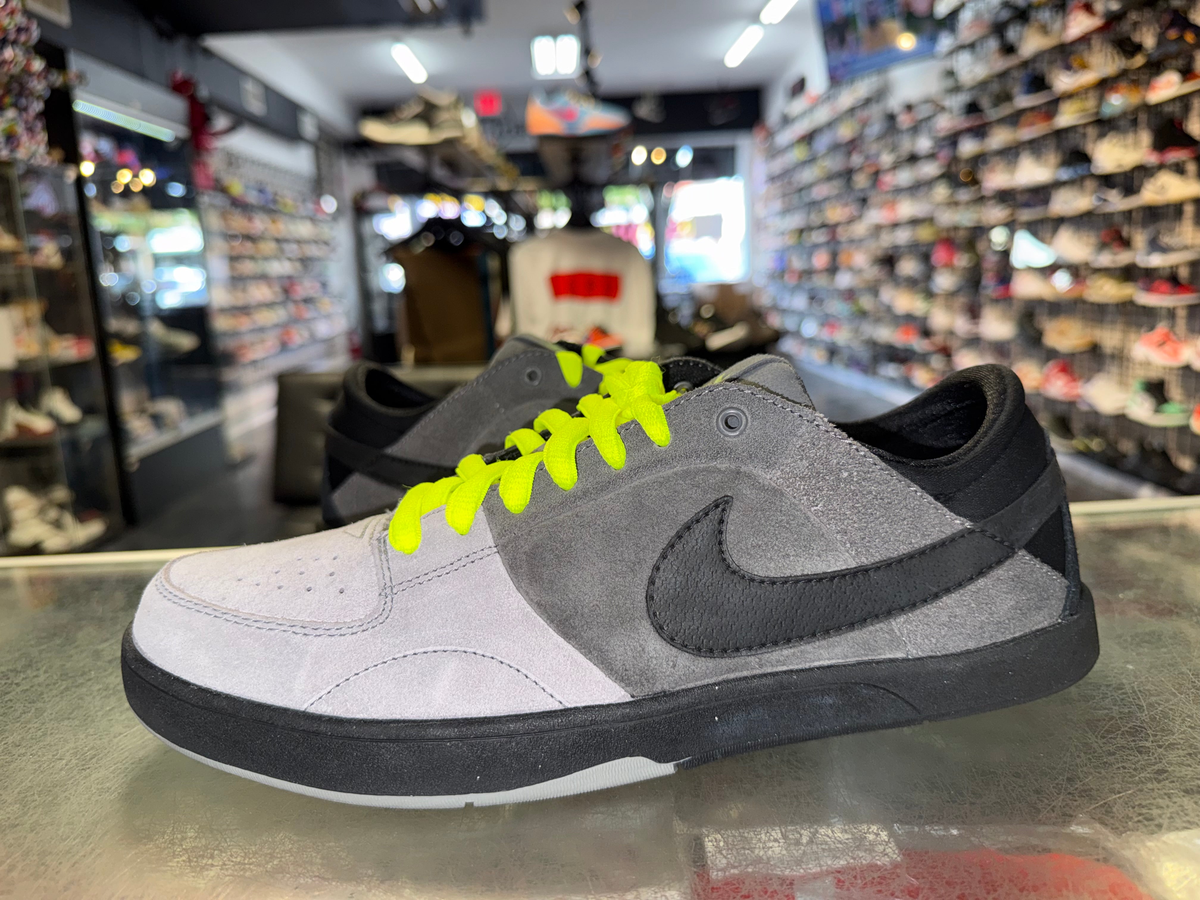 Size 10 Nike SB Mavrk 3 "Neon"