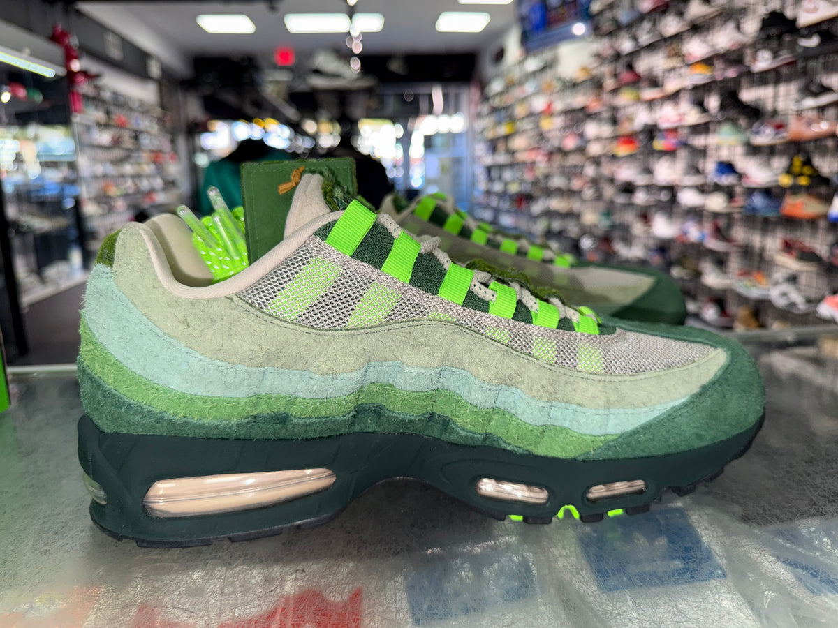 Nike Air Max 95 Big Bubble Ducks of a Feather Oregon Ducks The Woods sneaker, pre-owned, size 12 – view 3