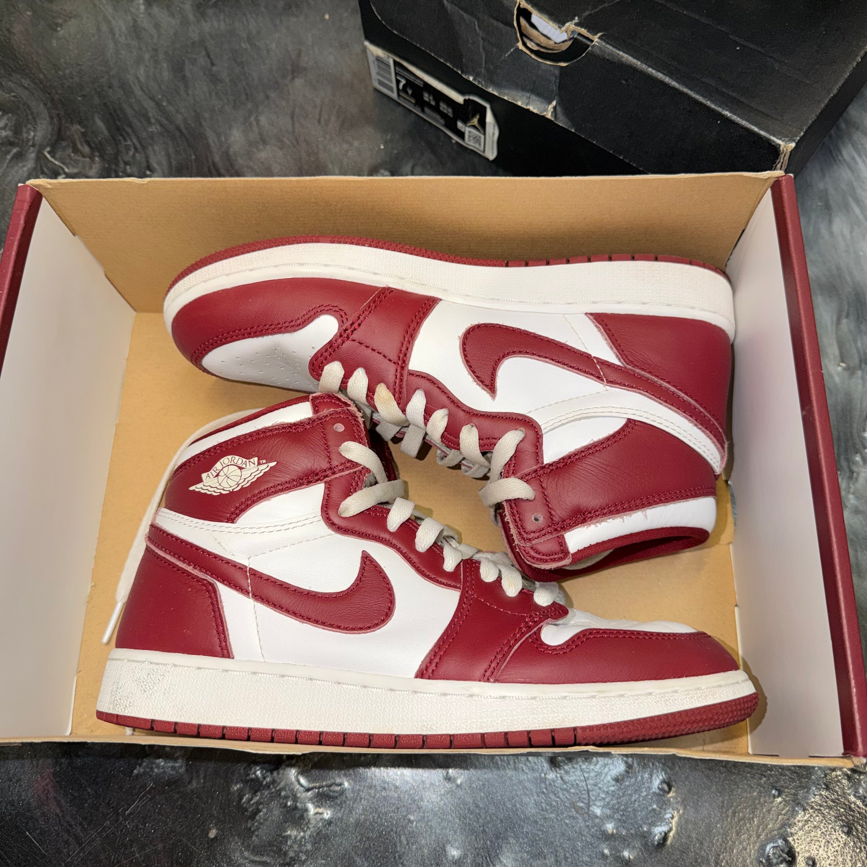 Size 6y Air Jordan 1 "Team Red"