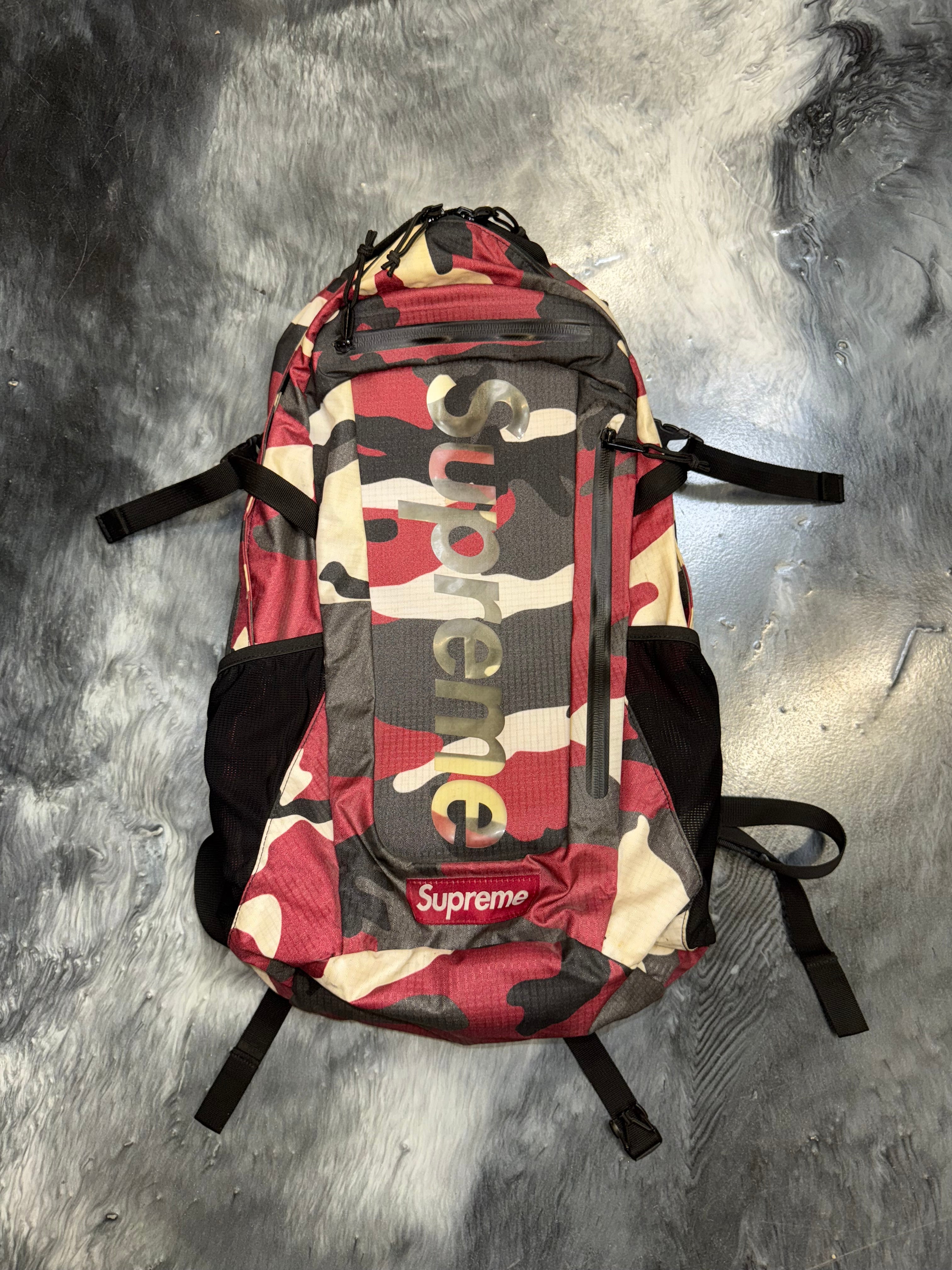 Size OS Supreme Backpack SS21 “Red Camo”
