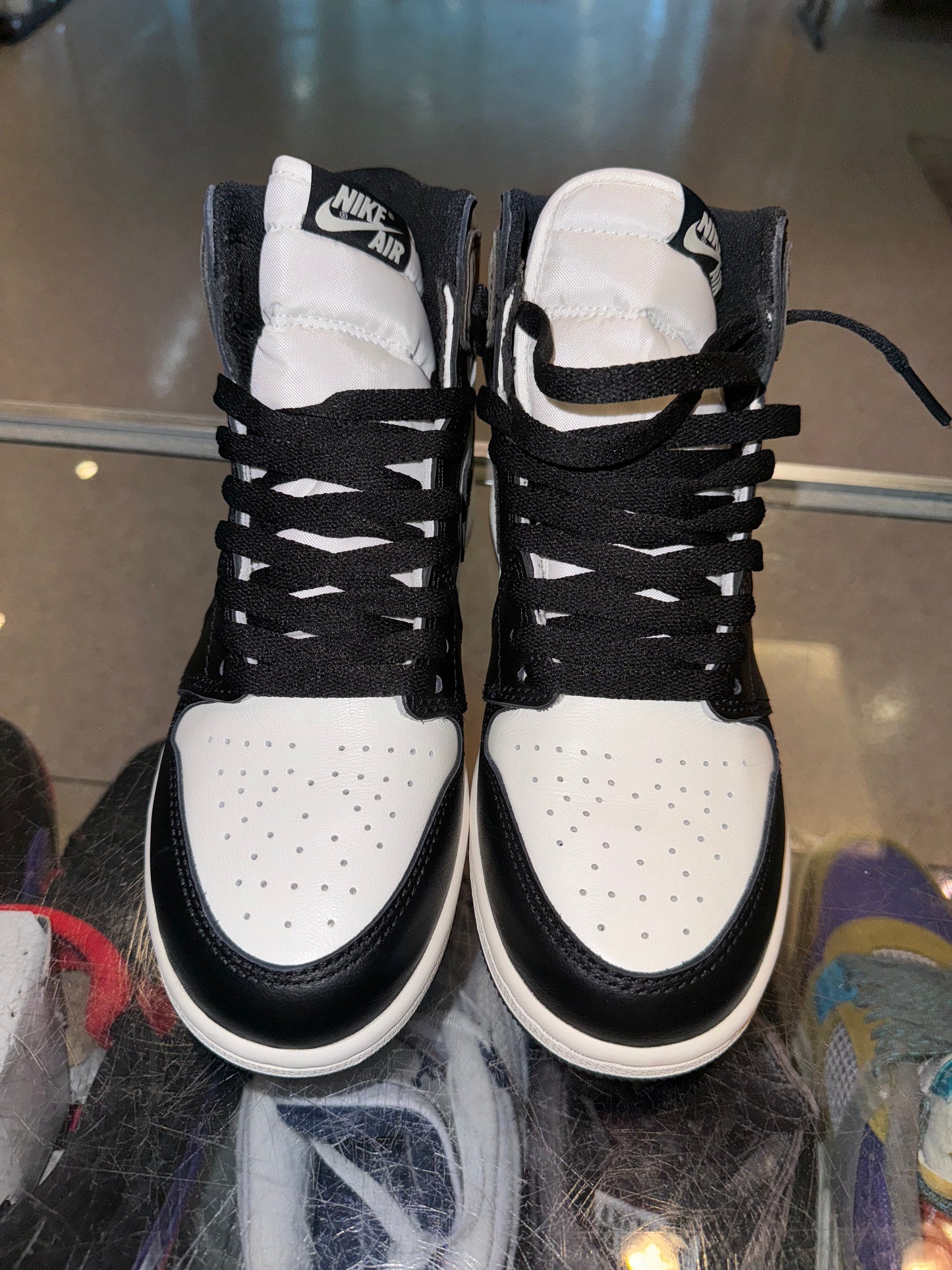Size 6.5y Air Jordan 1 “Mocha” (Mall)