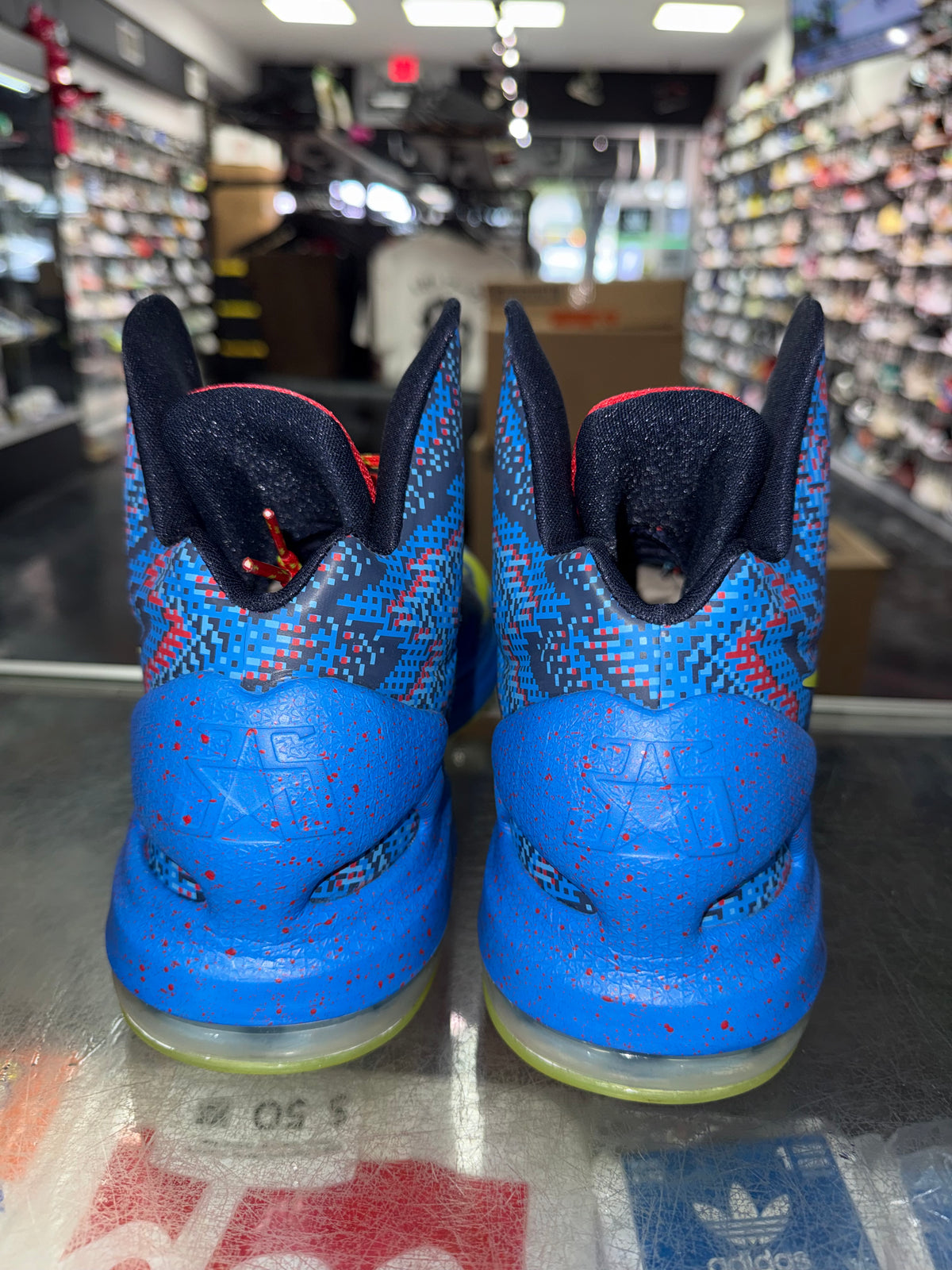 Nike KD 5 Christmas sneaker, pre-owned, size 11.5 – view 6