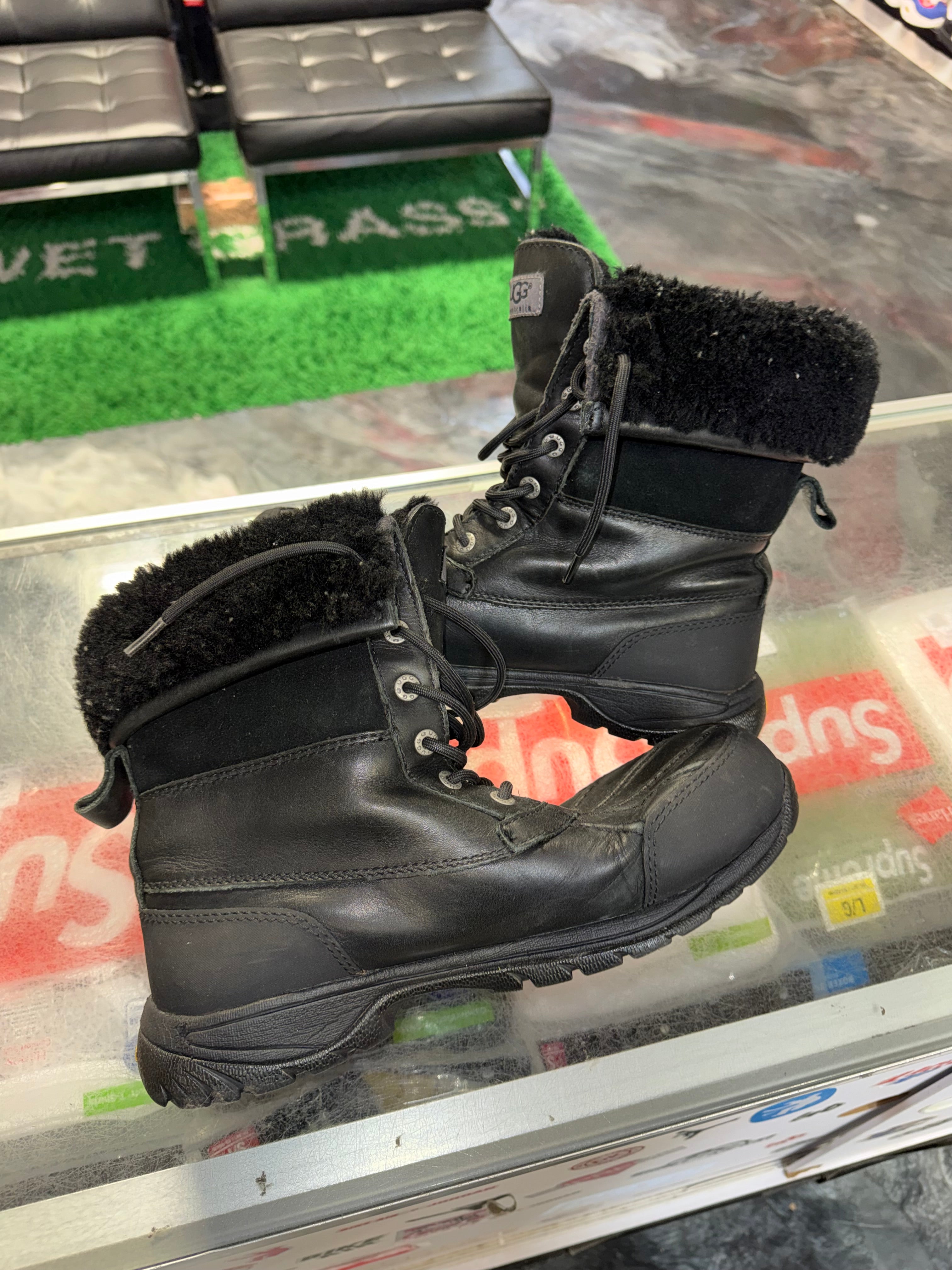 Size 10 UGG Fur Boot Black - NB