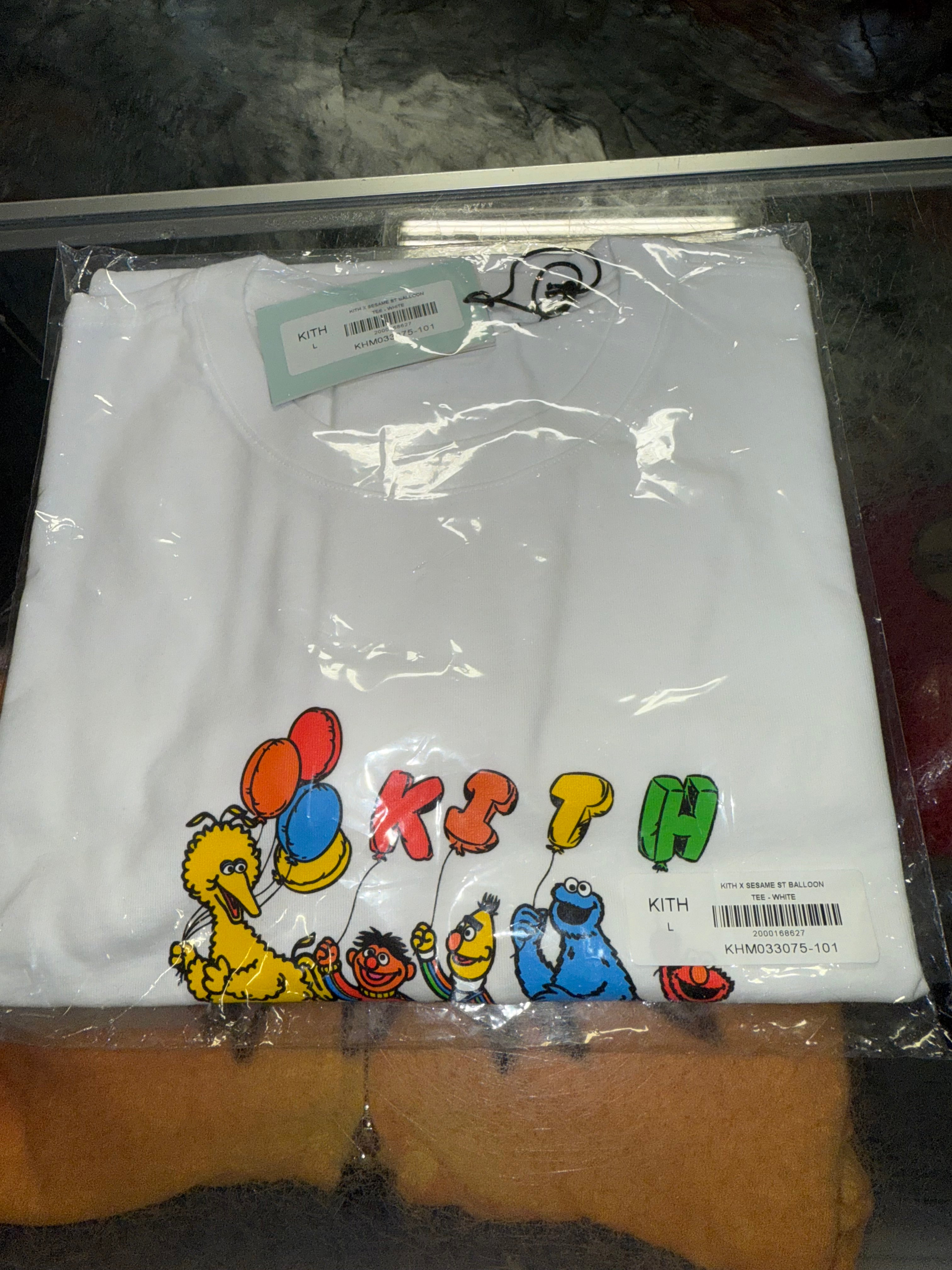 Size L Kith Sesame St Balloon Tee “White” Brand New