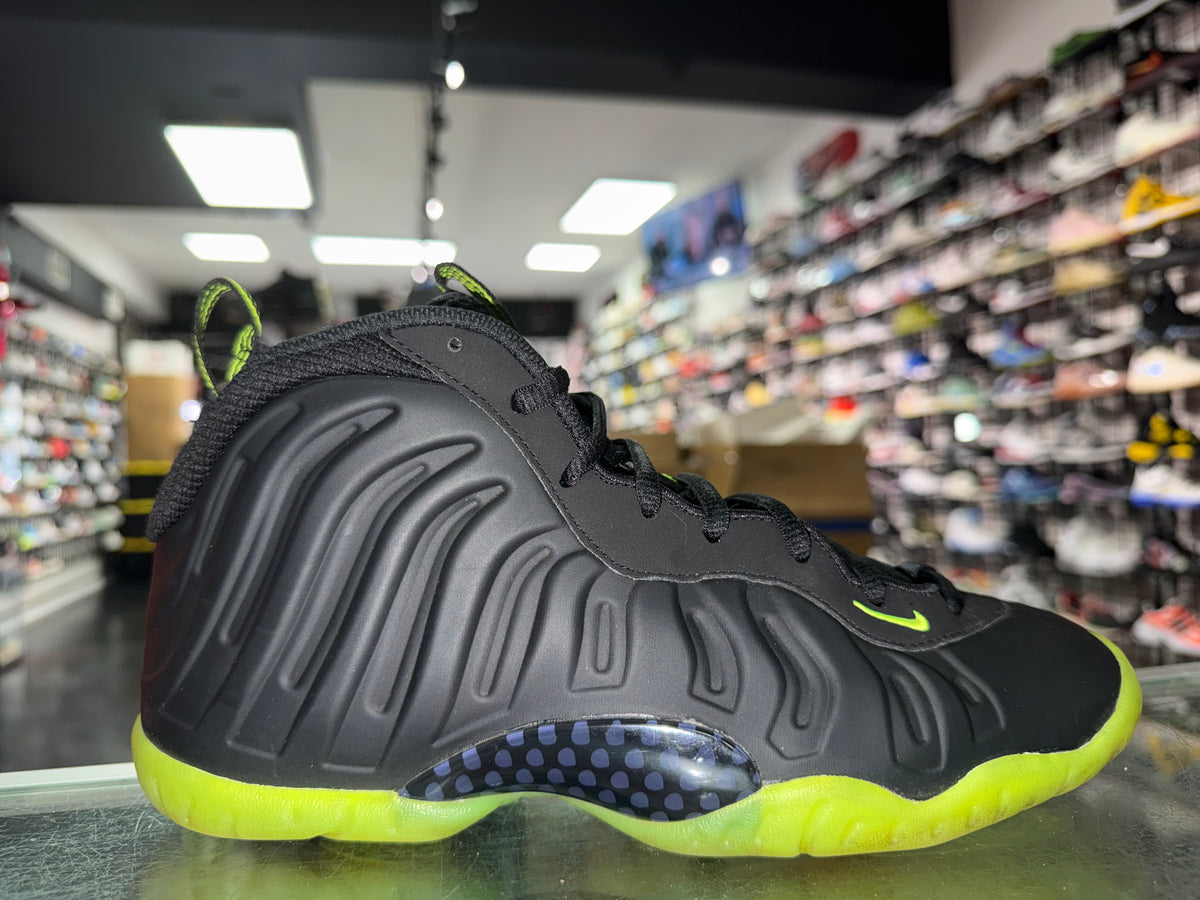 Nike Little Posite One GS Black Volt sneaker, pre-owned, size 7Y