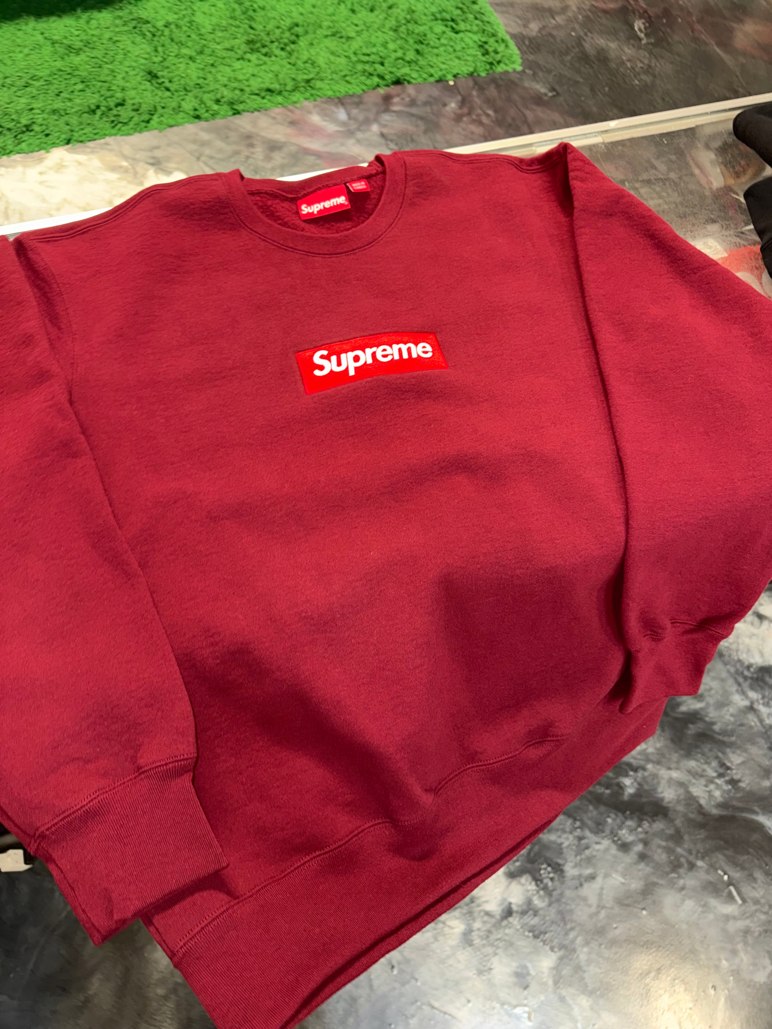 Size L Supreme Box Logo Crewneck (FW22) “Cardinal” Worn 1x
