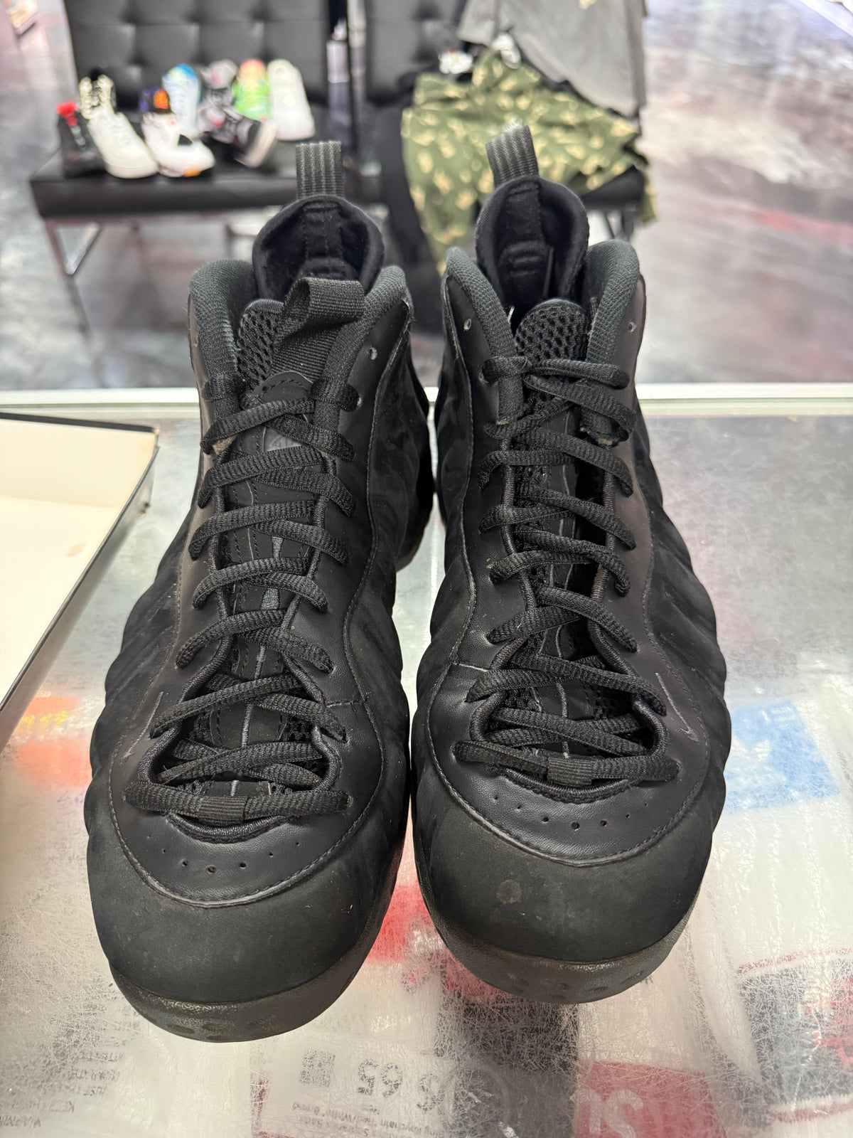 Nike Foamposite One Triple Black Suede sneaker, pre-owned, size 11 – view 5