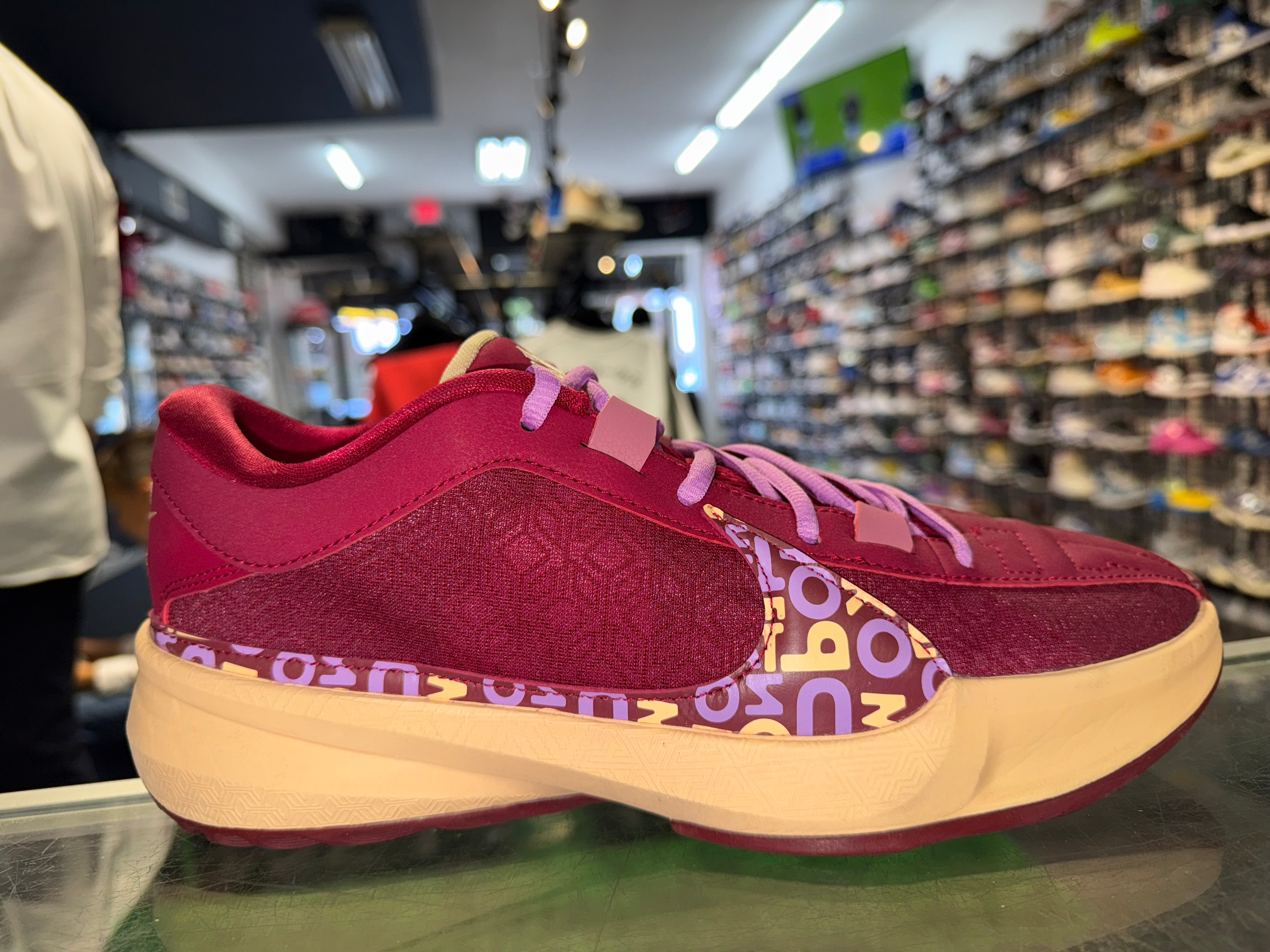 Size 8.5 Zoom Freak 5 "Alphabet Bros"