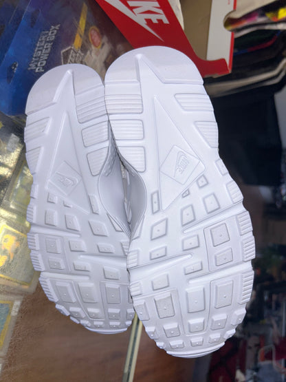 Size 4y Nike Huarache “Triple White” Brand New (MAMO)