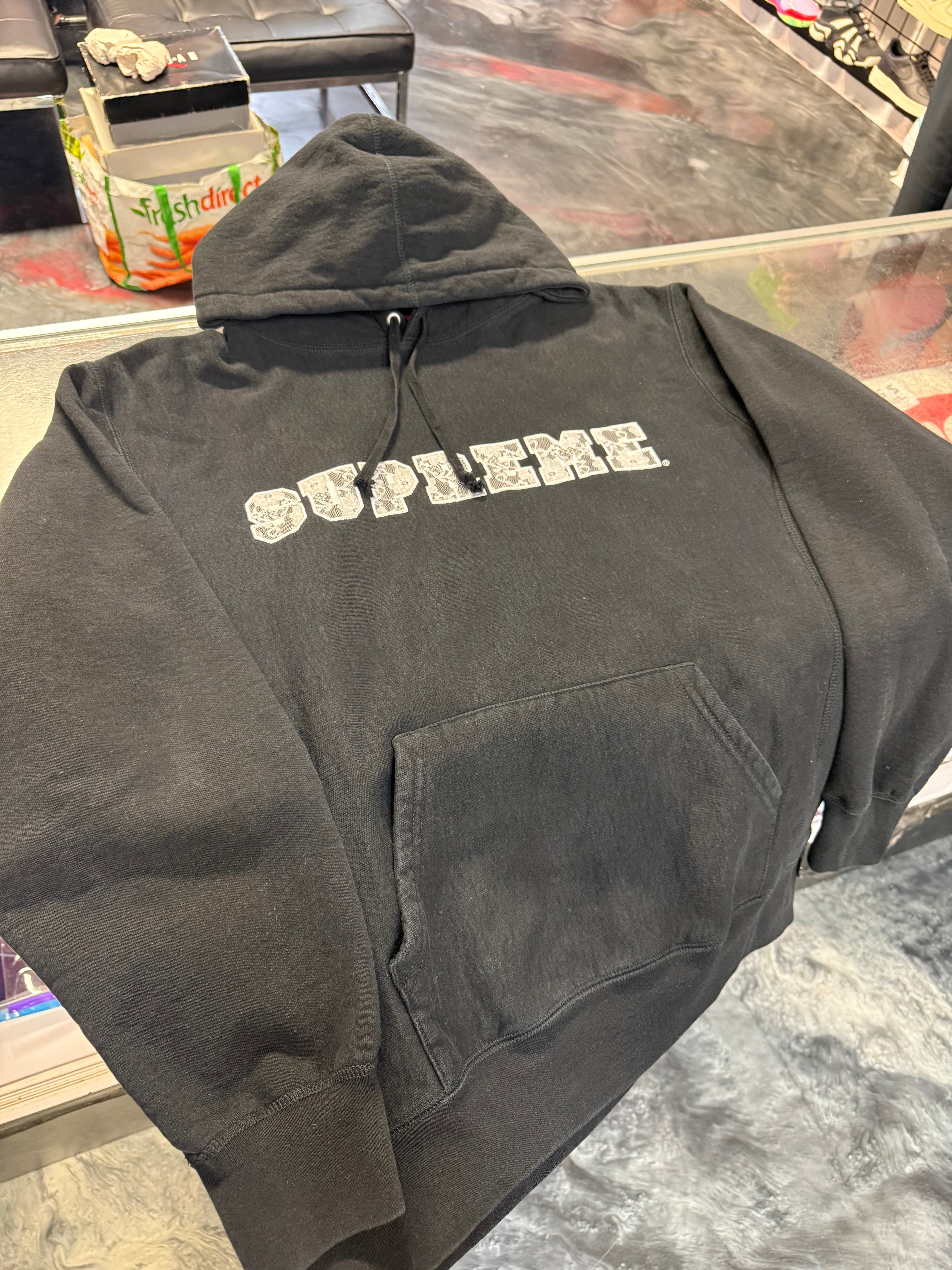 Size M Supreme Lace Logo Hoodie “Black” – Direct Kicks