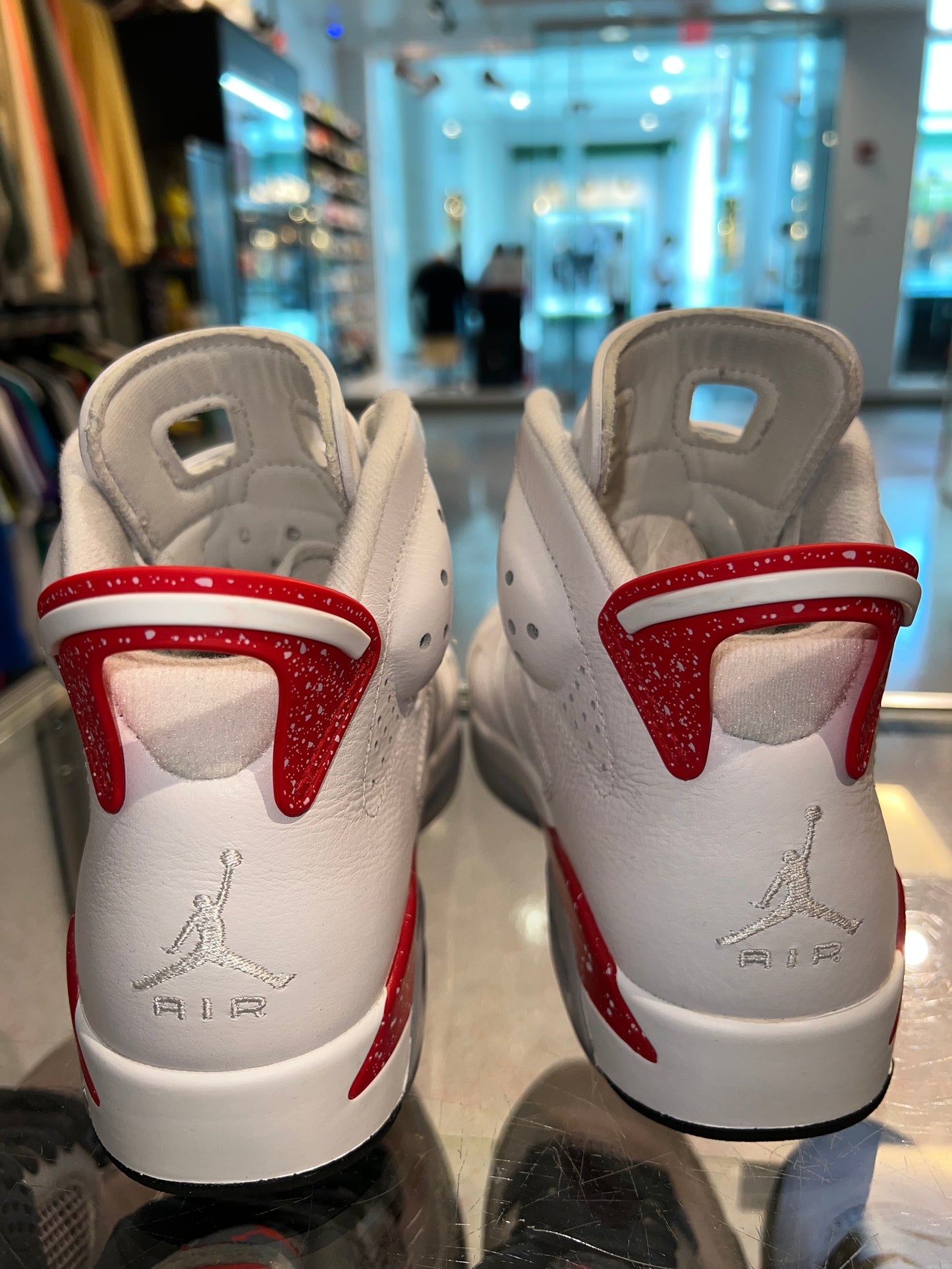 Size 7 Air Jordan 6 “Red Oreo” (Mall)