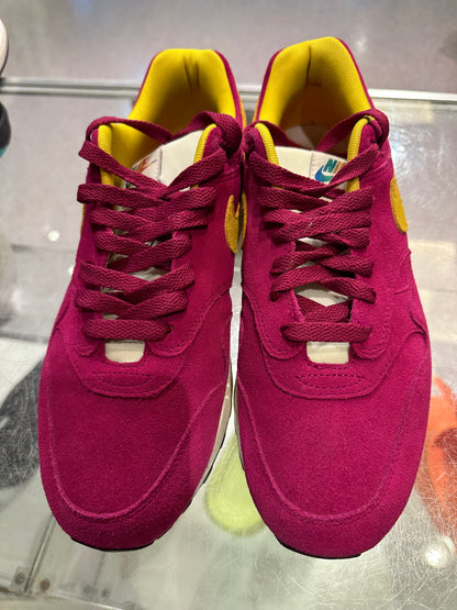 Size 9.5 Air Max 1 “Very Berry” (Mall)