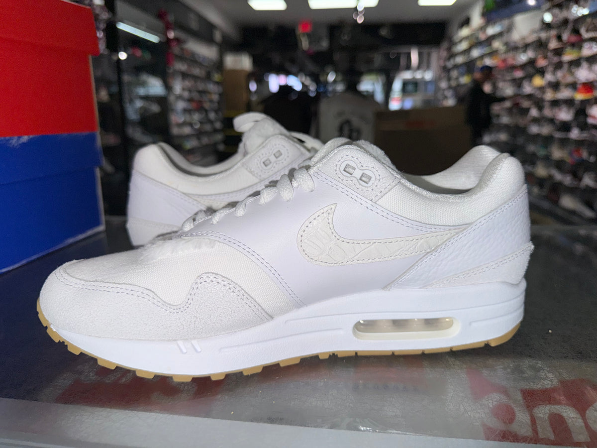 Nike Air Max 1 The Bay sneaker, pre-owned, size 10.5 – view 4