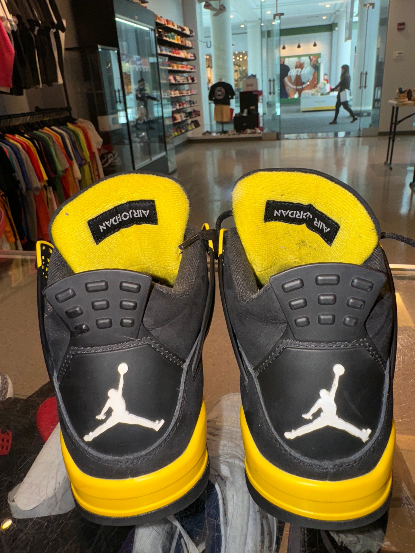 Size 7 Air Jordan 4 “Thunder” (Mall)