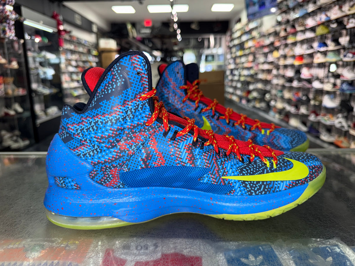 Nike KD 5 Christmas sneaker, pre-owned, size 11.5 – view 3