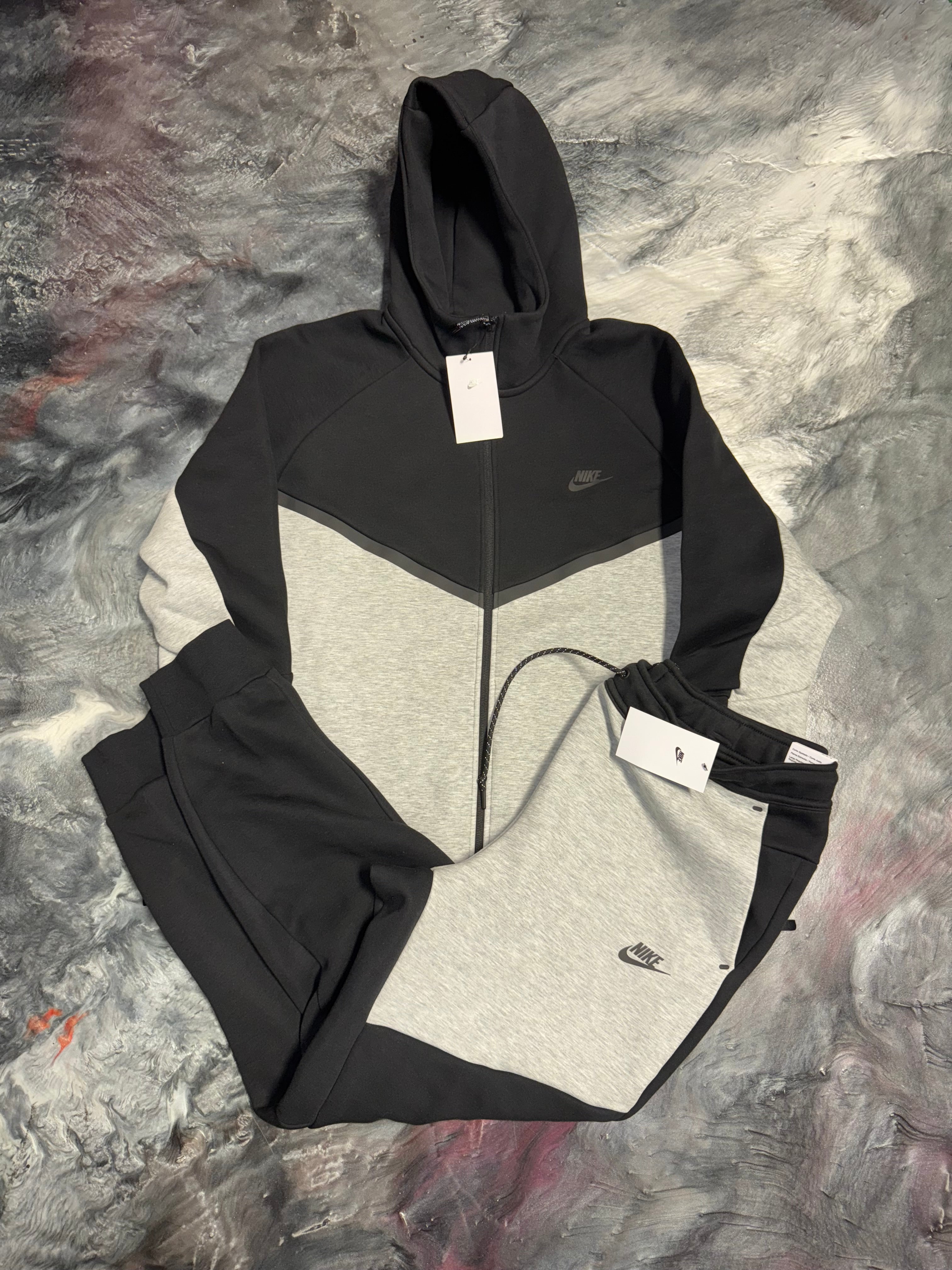 Size XL Nike Tech Full Suit “Black/Grey” Brand New