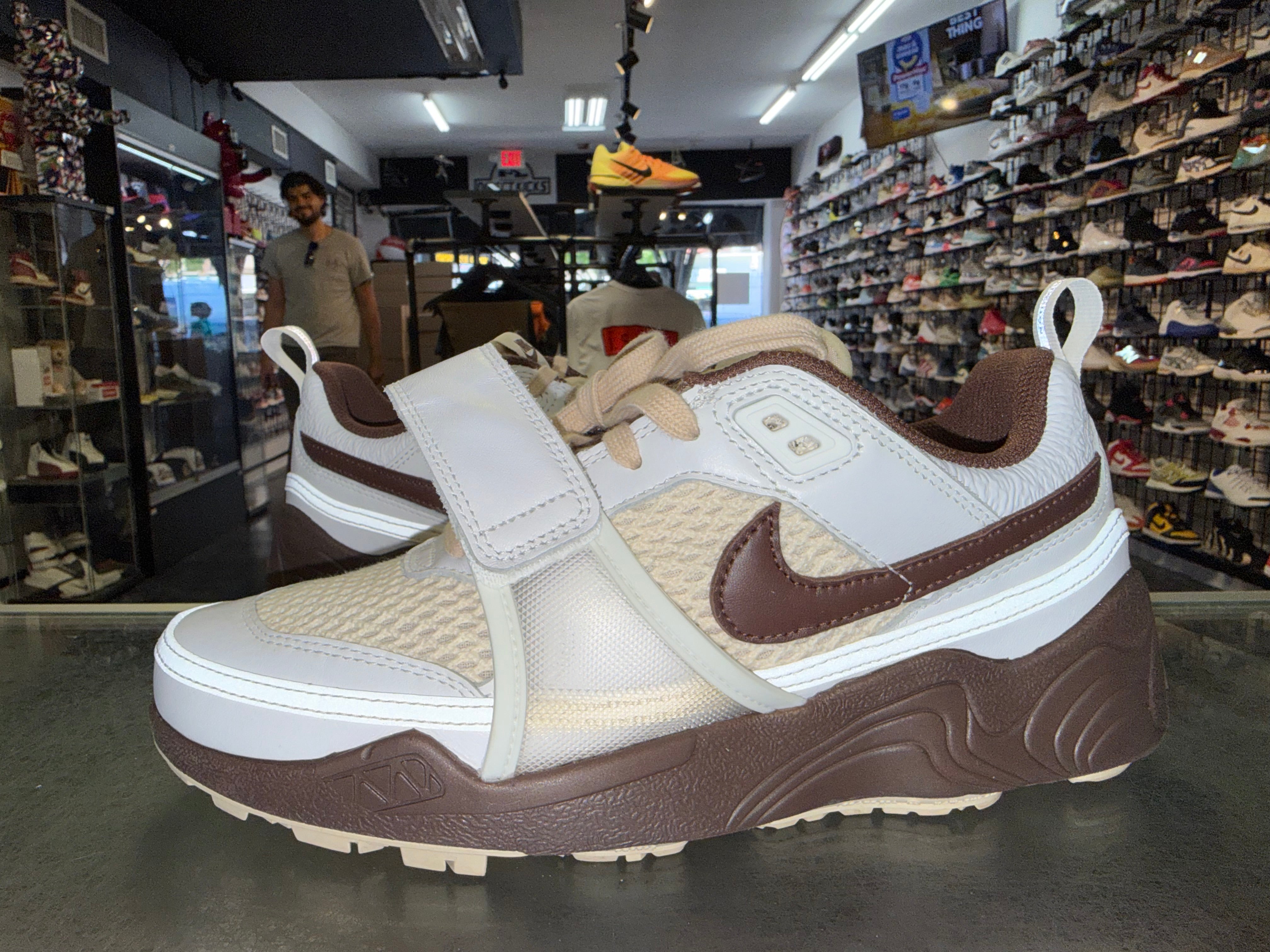 Size 8 Zoom Field Jaxx Travis Scott "Light Chocolate"