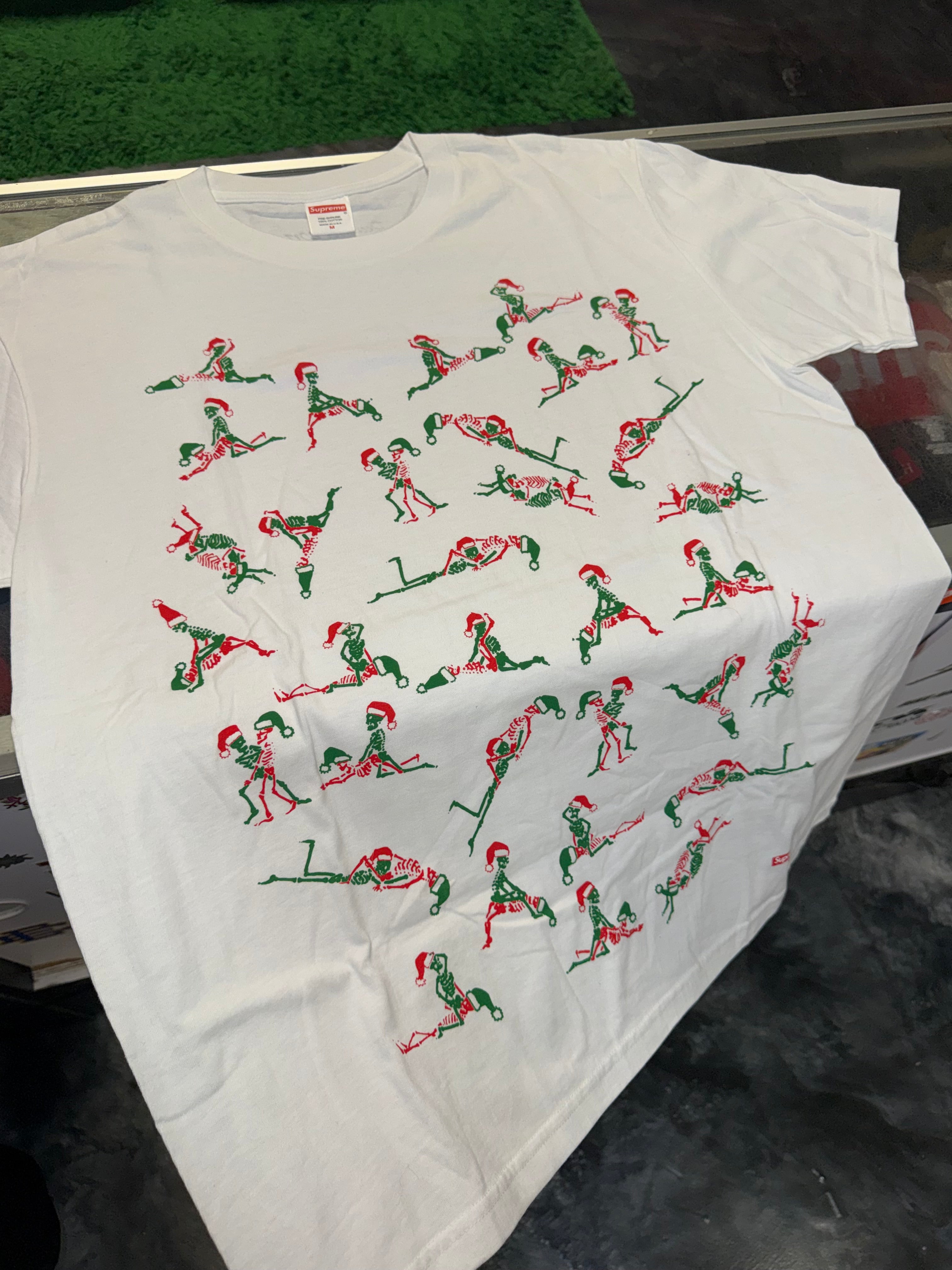 Size M Supreme Christmas Tee FW17 “White” Brand New