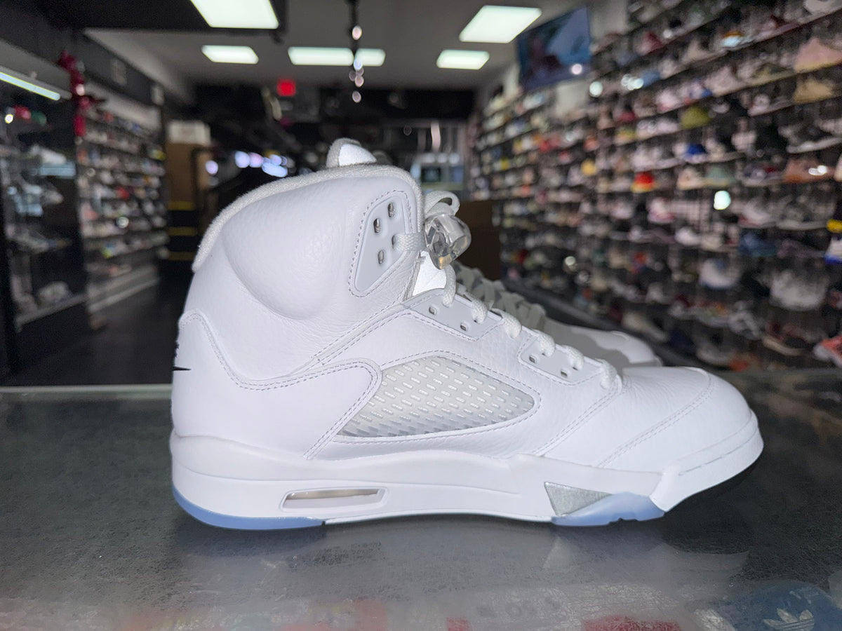Air Jordan 5 White Metallic sneaker, pre-owned, size 10.5 – view 3