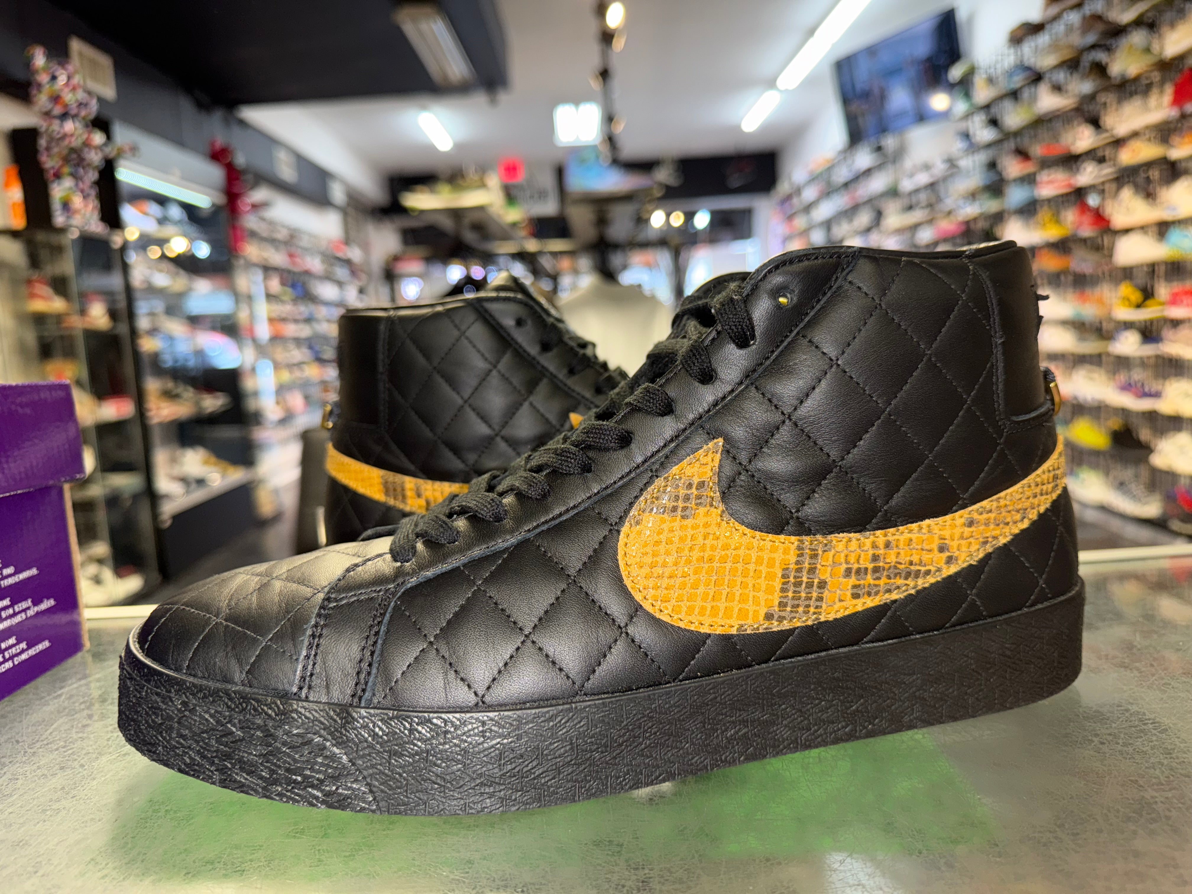Size 12 Blazer Mid SB Supreme "Black"