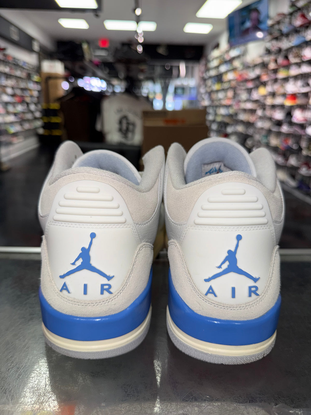 Air Jordan 3 Lucky Shorts sneaker, pre-owned, size 10.5 – view 6