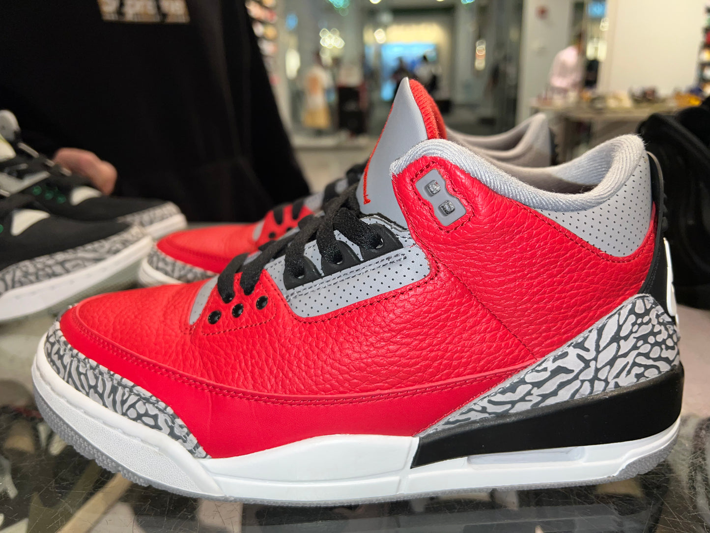 Size 9.5 Air Jordan 3 “Fire Red” (Mall)