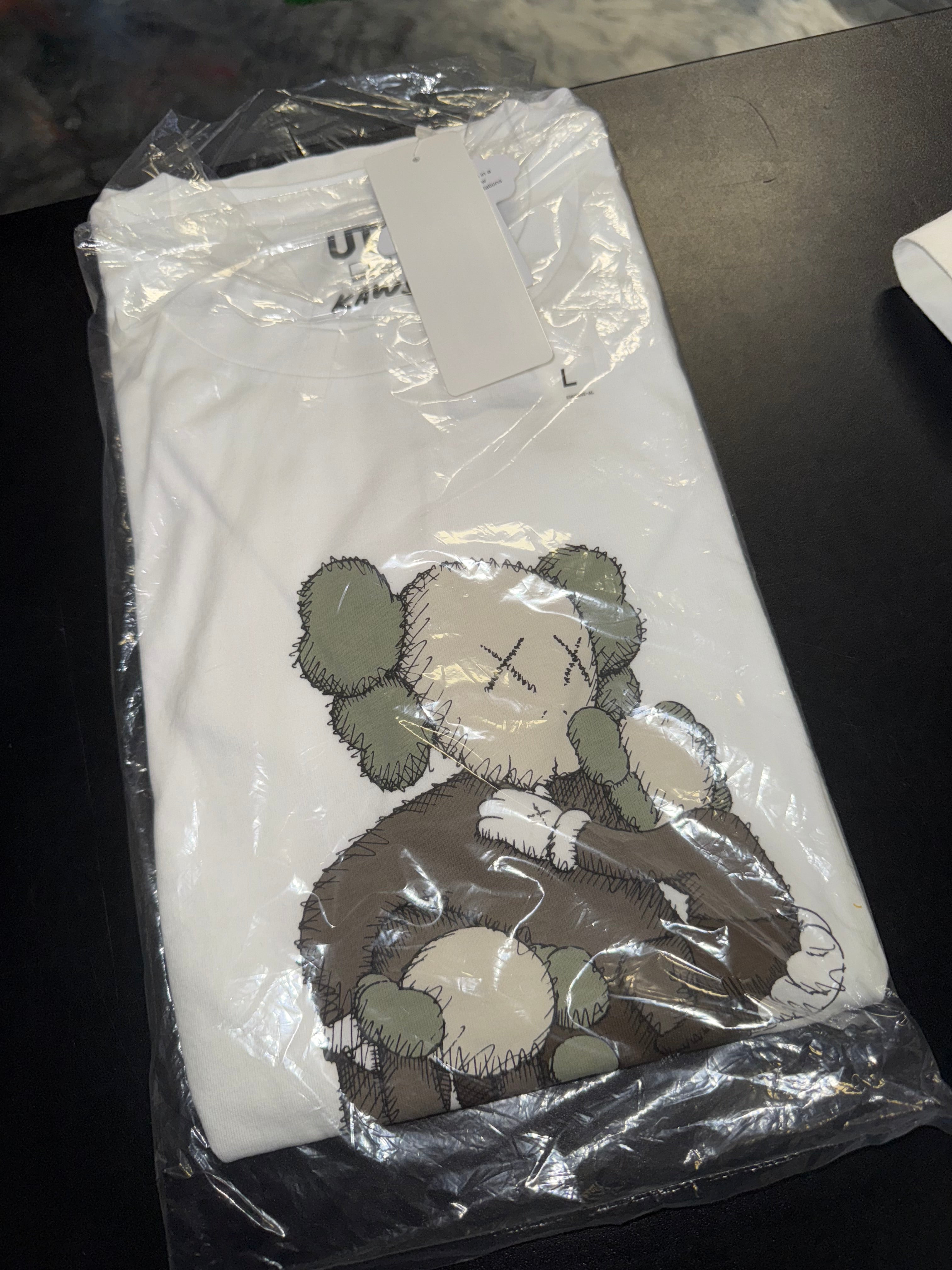 Size L Kaws x Uniqlo Clean Slate Tee “White” Brand New