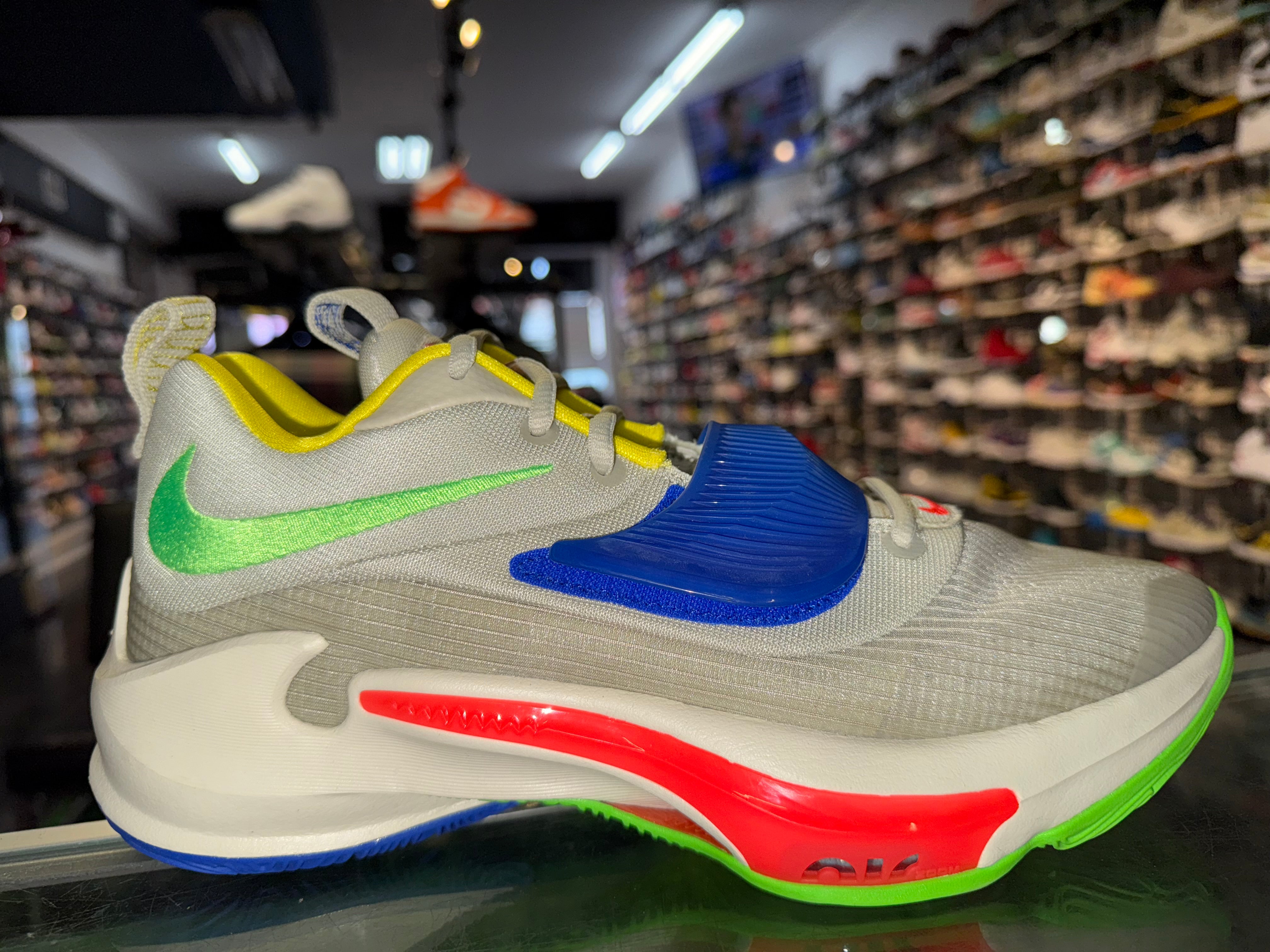 Size 9 Zoom Freak 3 "Primary Colors" Brand New3