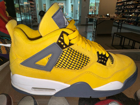 Size 9 Air Jordan 4 “Lightning” (Mall)