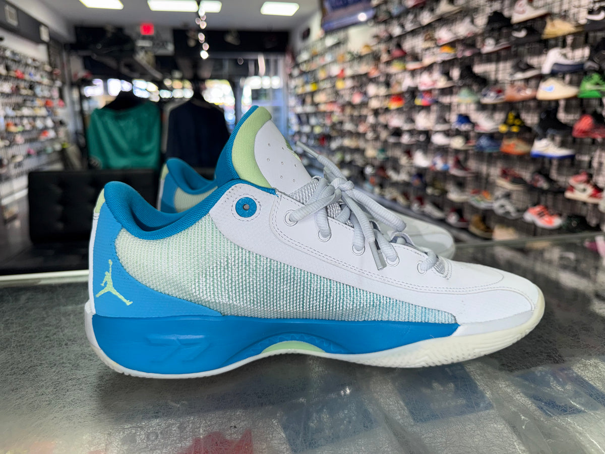 Jordan Luka .77 Football Grey sneaker, pre-owned, size 13 – view 3