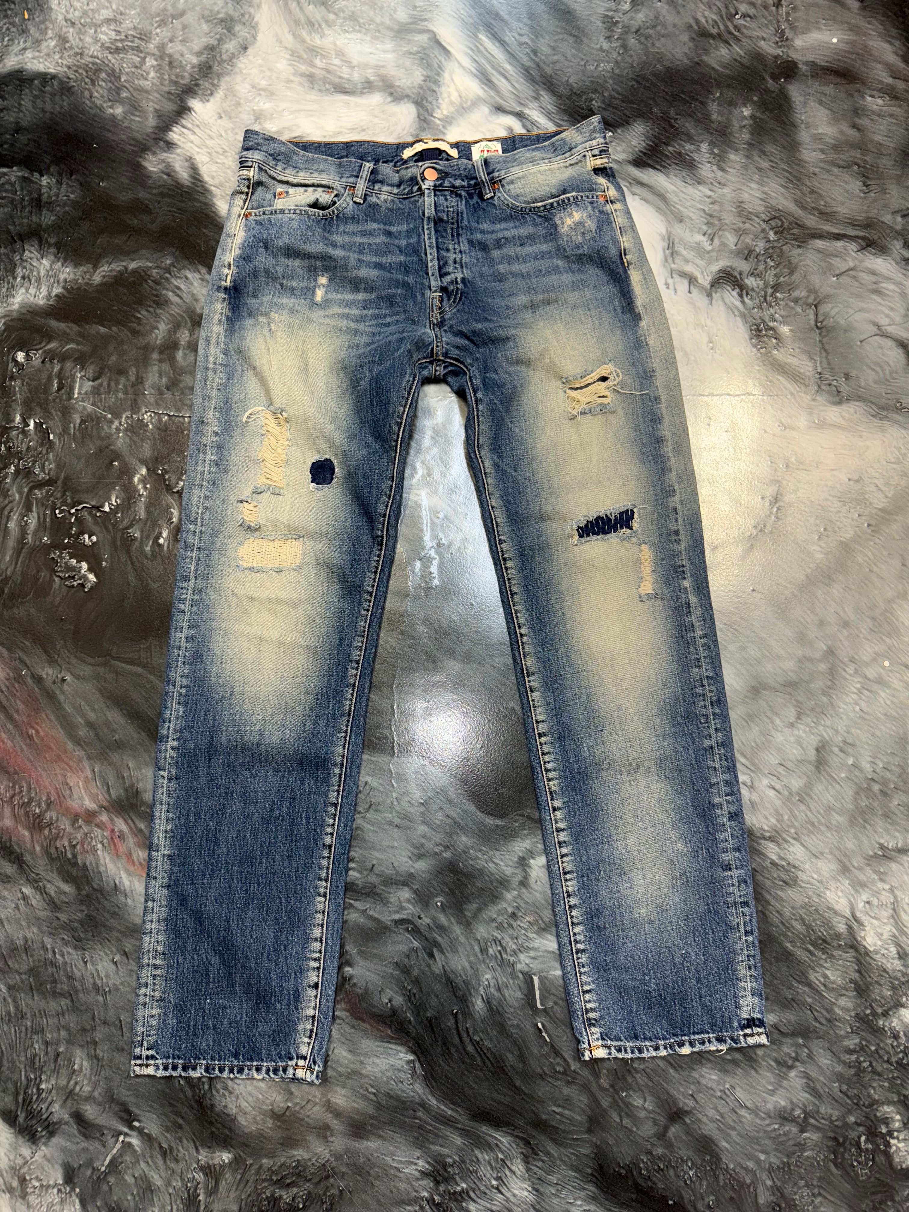 Size 34x34 Off White Distressed Jeans “Blue Wash”