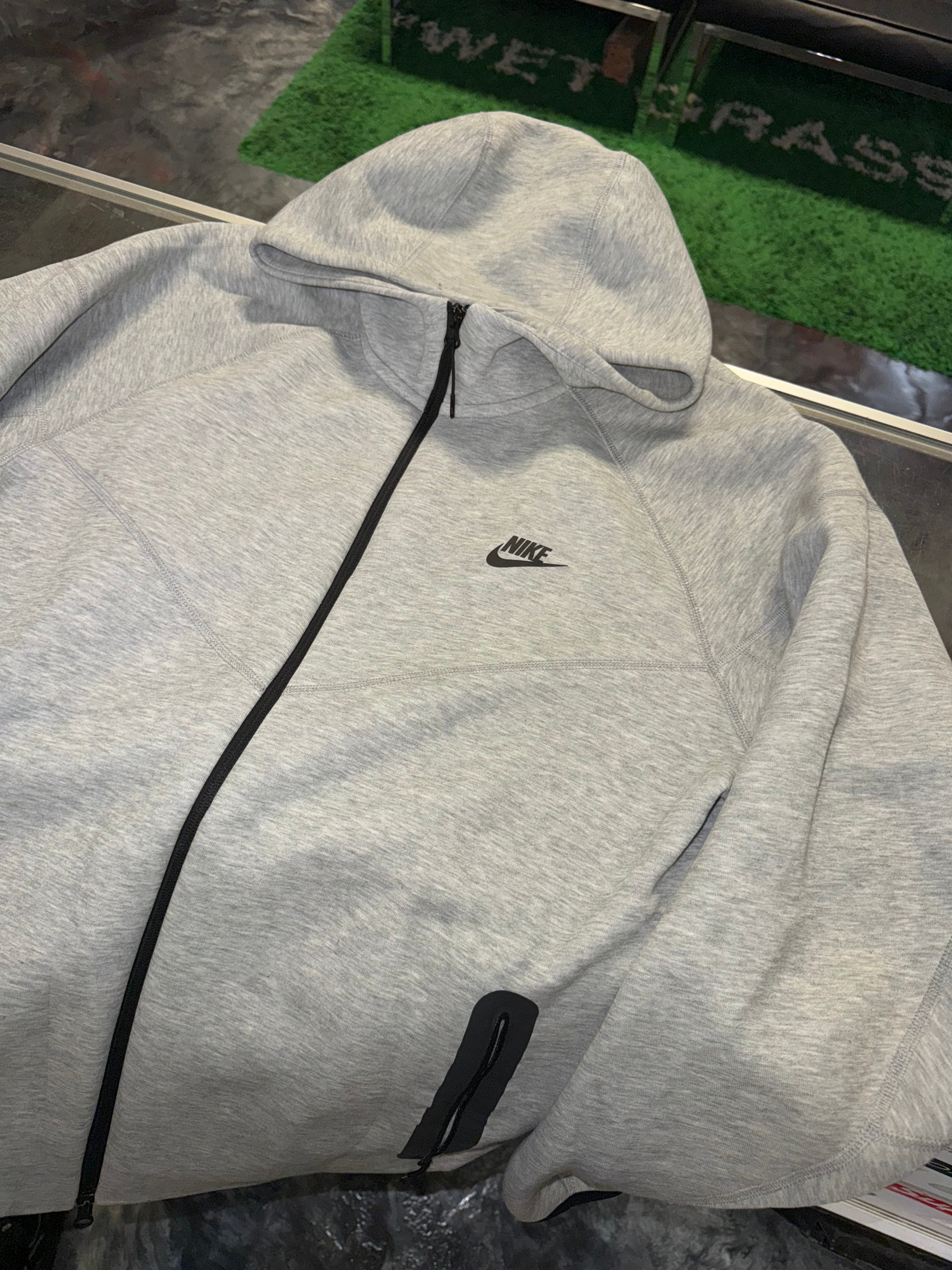 X-Large Nike Tech Zip Up Grey