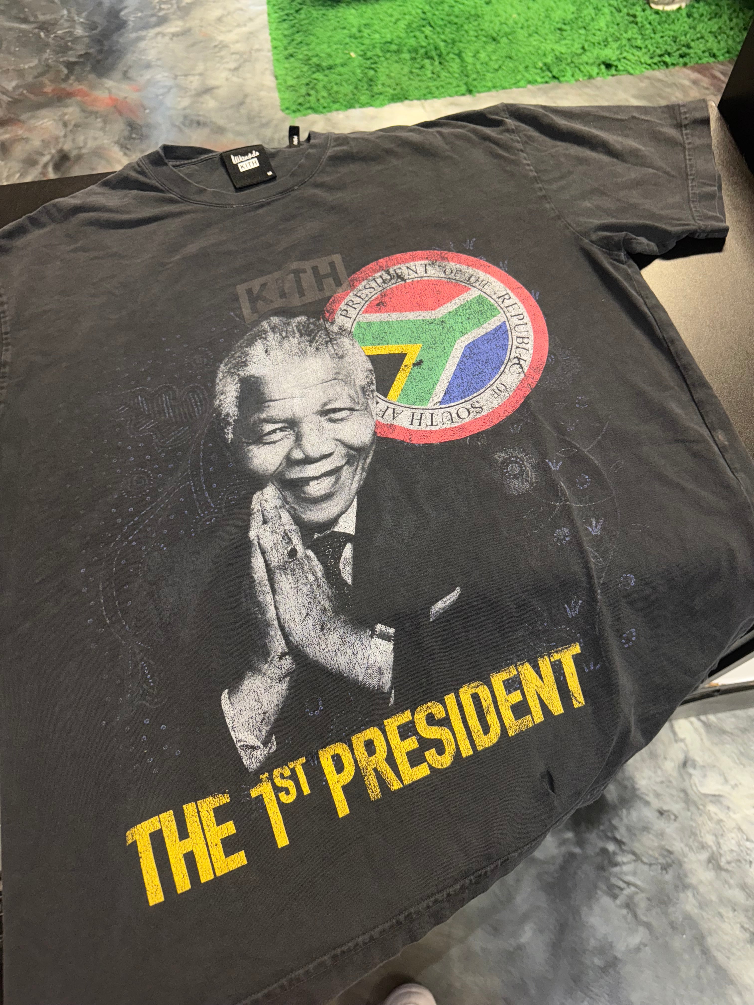 Size M Kith Nelson Mandela Tee “Black”