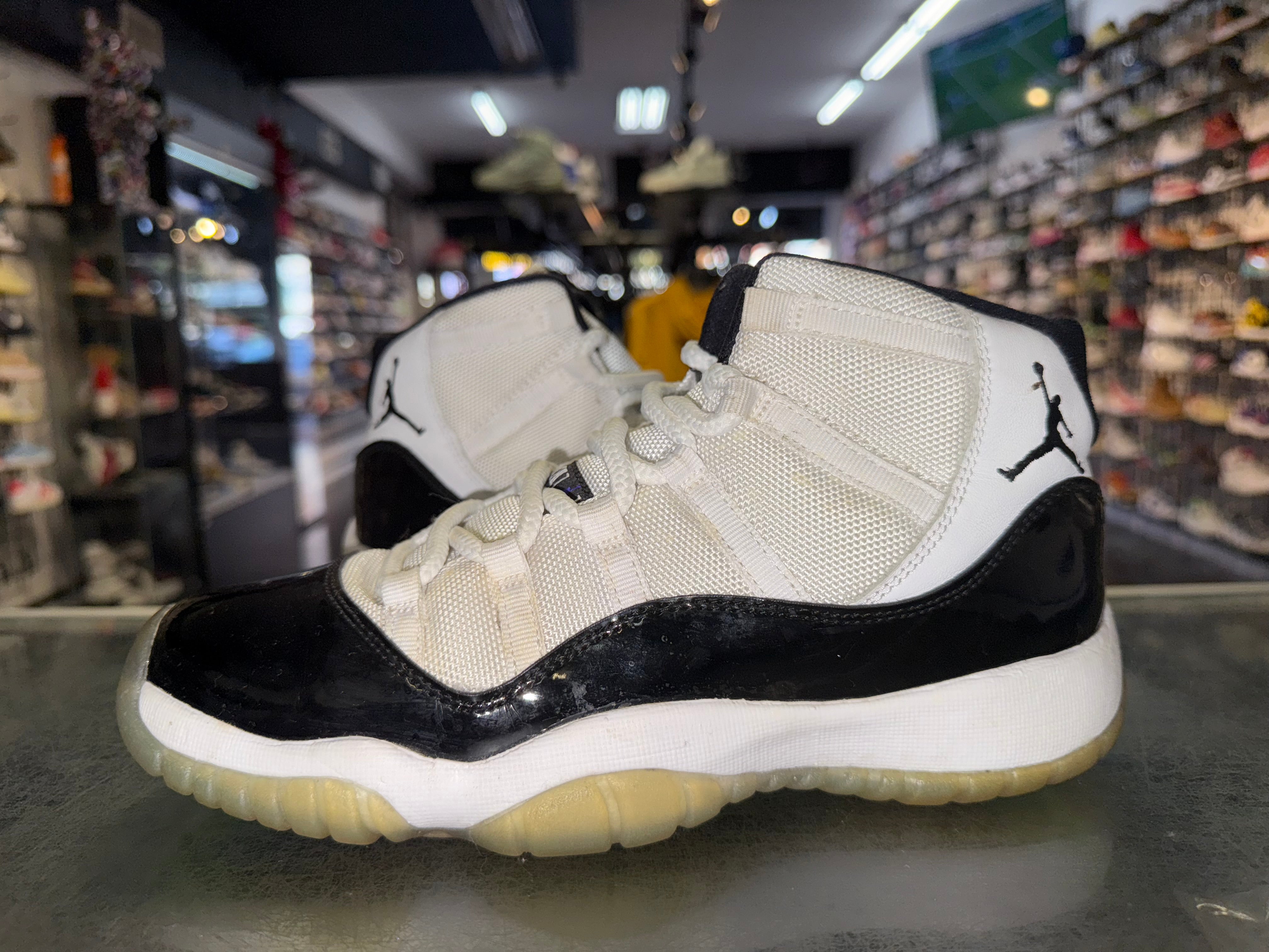 Size 7y Air Jordan 11 "Concord"