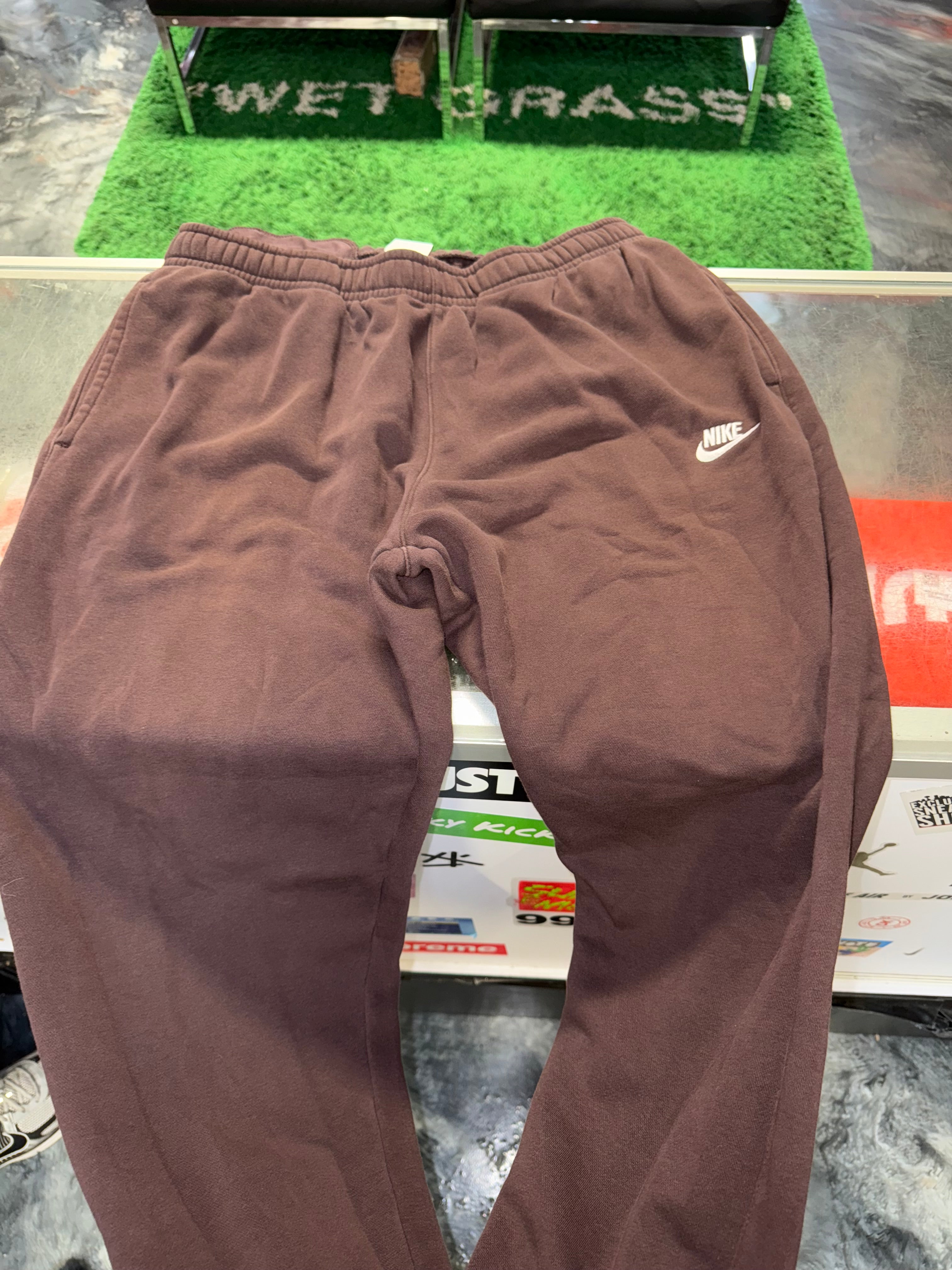 X-Large Nike Classic Sweatpant Maroon