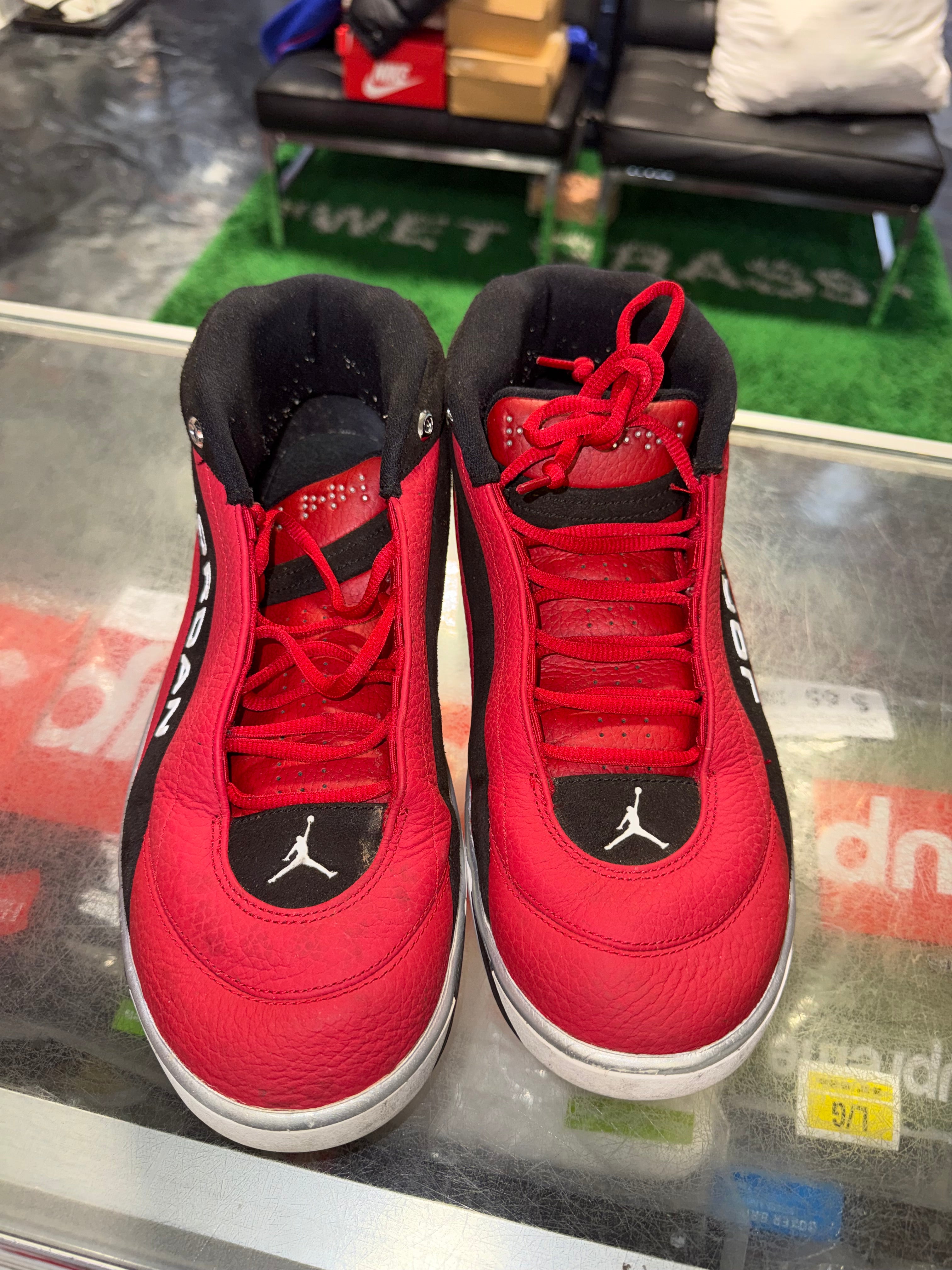 Size 11 Jordan Team Showcase "Gym Red" - NB