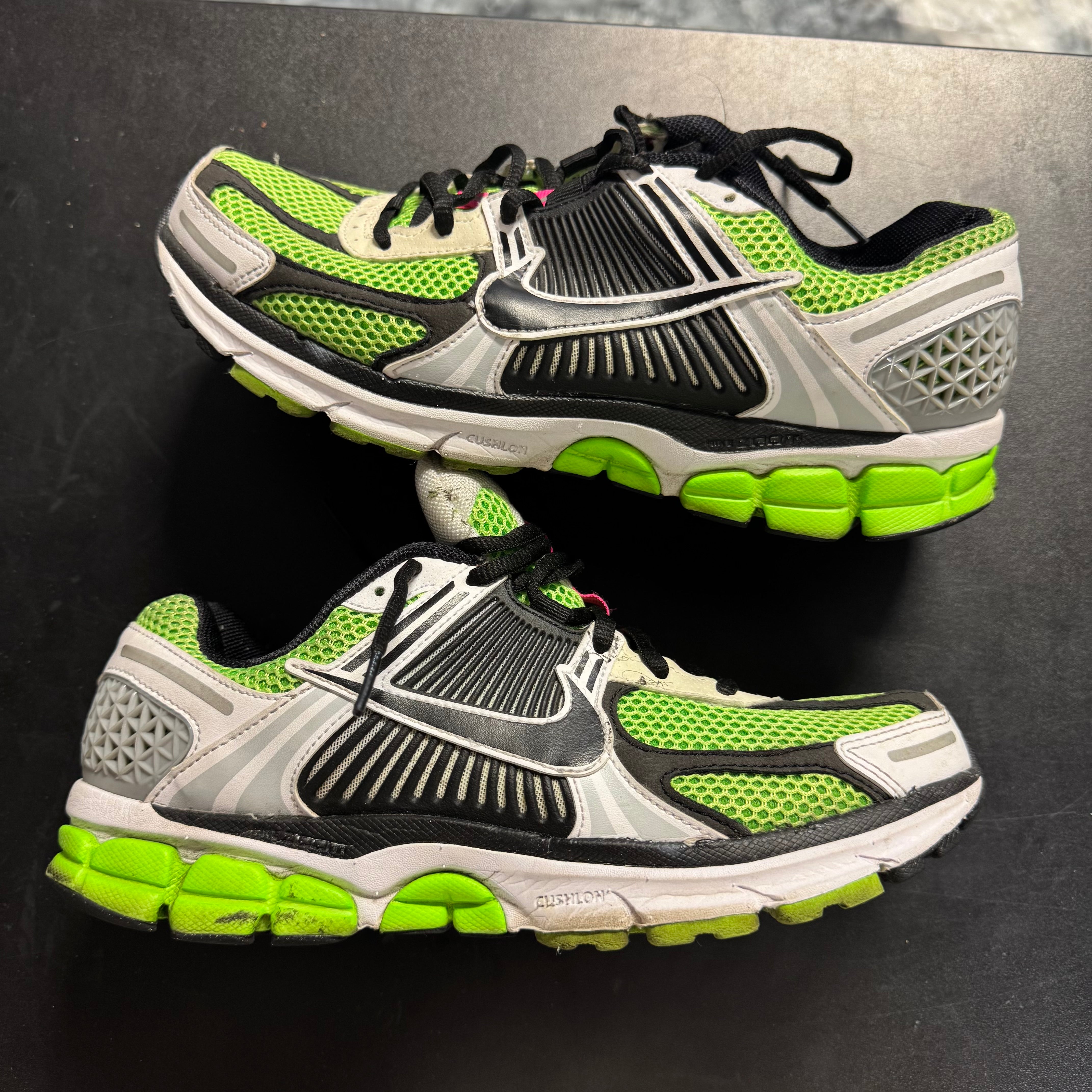 Size 9 Zoom Vomero 5 "Volt" - NB