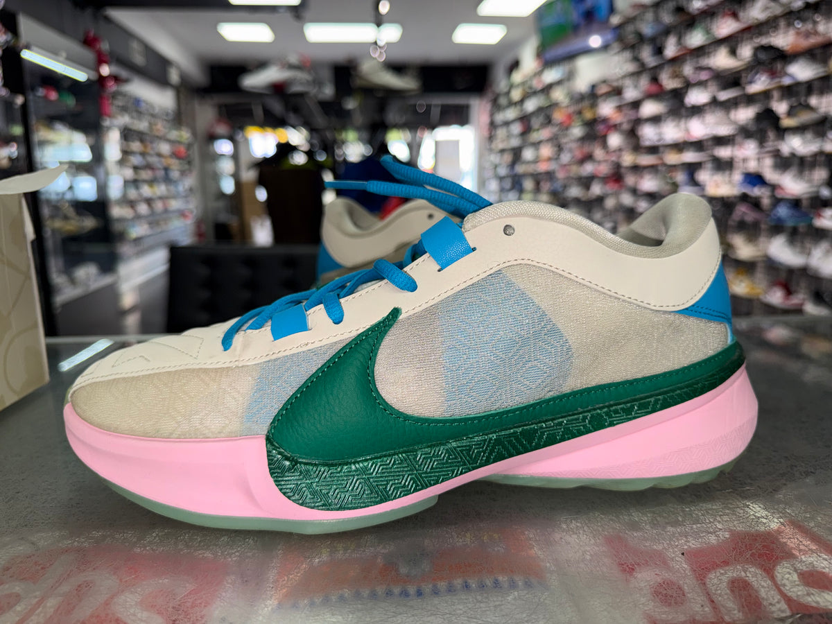 Size 9.5 Zoom Freak 5 "The Hard Way"