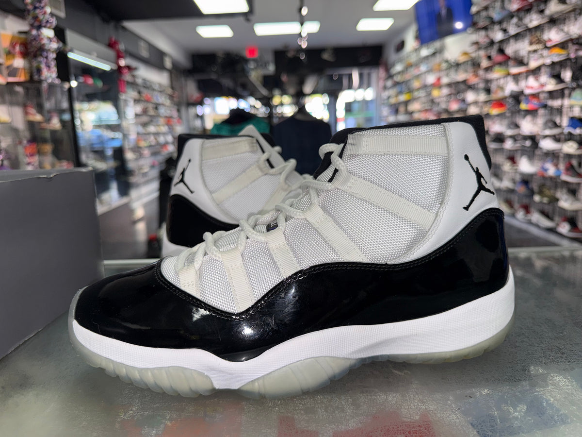 Air Jordan 11 Concord sneaker, pre-owned, size 12 – view 2
