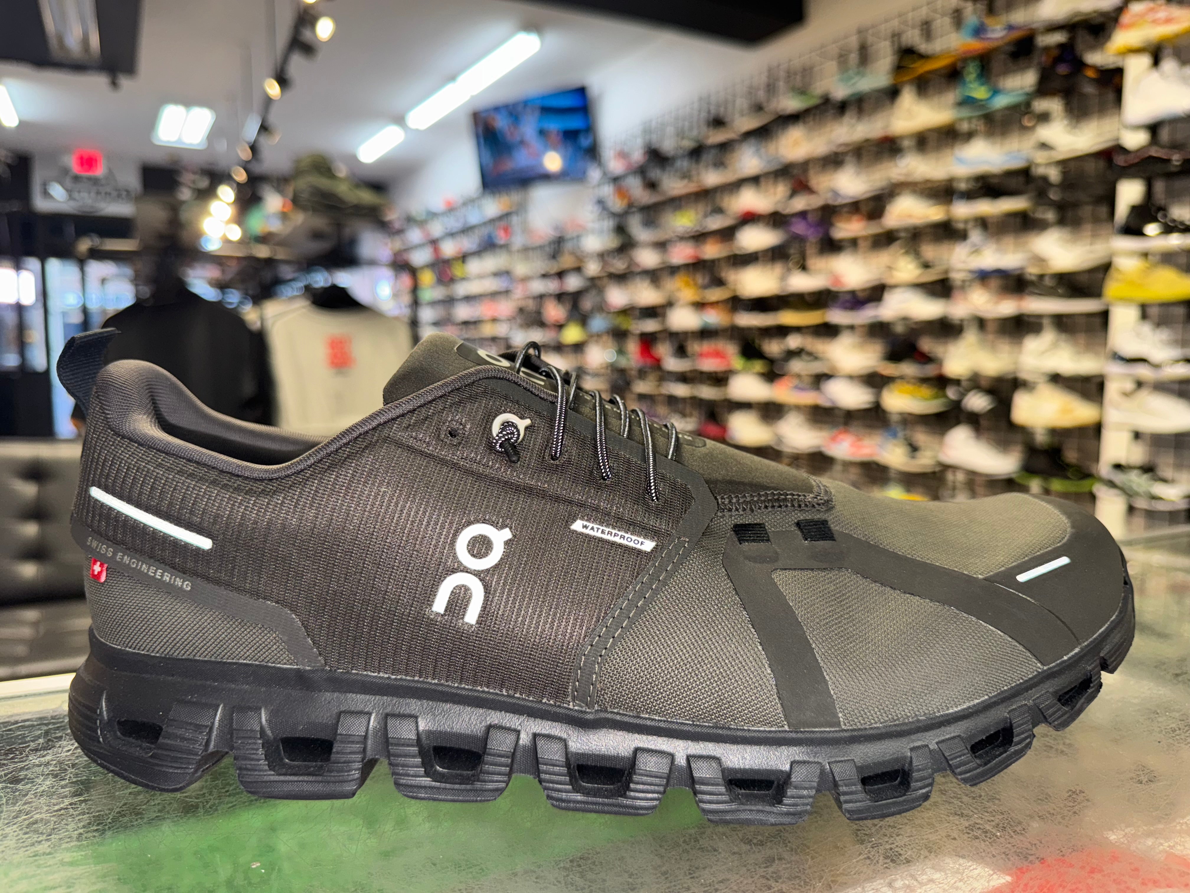 Size 13 OC Cloudrunner 2 Waterproof "Magnet/Black" Brand New